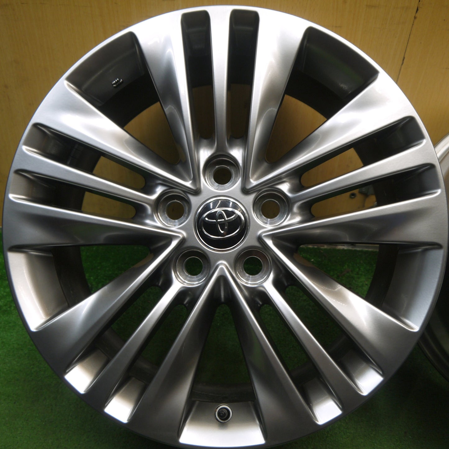 新車外し★トヨタ 40系 アルファード Zグレード 純正 ホイール 18インチ 18×7J PCD120/5H★6070108KKホ