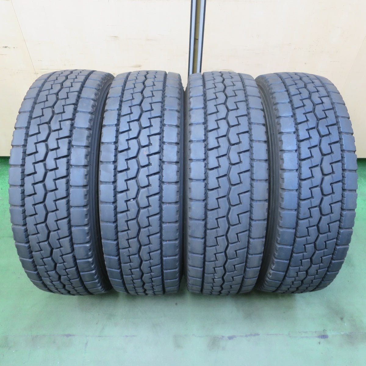 バリ溝！24年！9分★トラック 高荷重 トレーラー 等 タイヤ 235/70R17.5 136/134J トーヨー M626 オールシーズン ミックス 17.5インチ★6072902イスタ