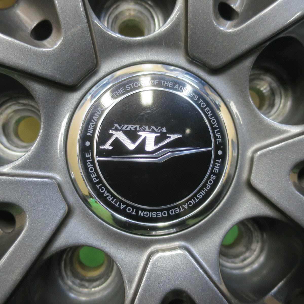 バリ溝！23年！キレイ！9.5分以上◎スタッドレス 205/60R16 ヨコハマ アイスガード iG60 NIRVANA NV ニルバーナ ニルヴァーナ 16インチ PCD114.3/5H◎6070604イス