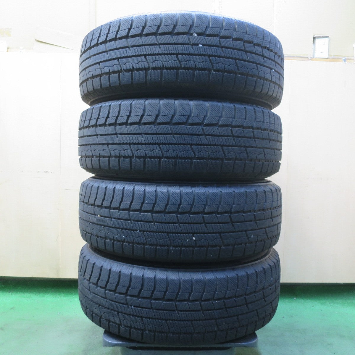 バリ溝！24年！9.5分以上◎スタッドレス 225/65R17 トーヨー ウインター トランパス TX 社外 アルミ 17インチ PCD114.3/5H◎6090907イス