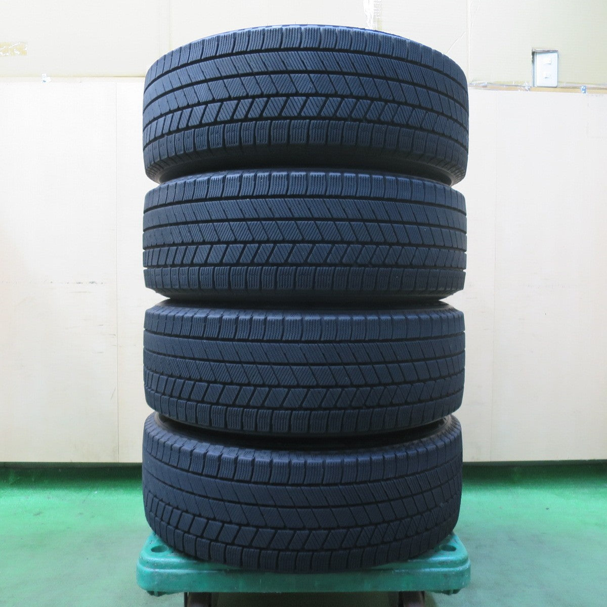 バリ溝！22年！キレイ！9分★BMW 等 smartline 365 205/60R16 スタッドレス ブリヂストン ブリザック VRX3 16インチ スマートライン PCD112/5H★5121303イス