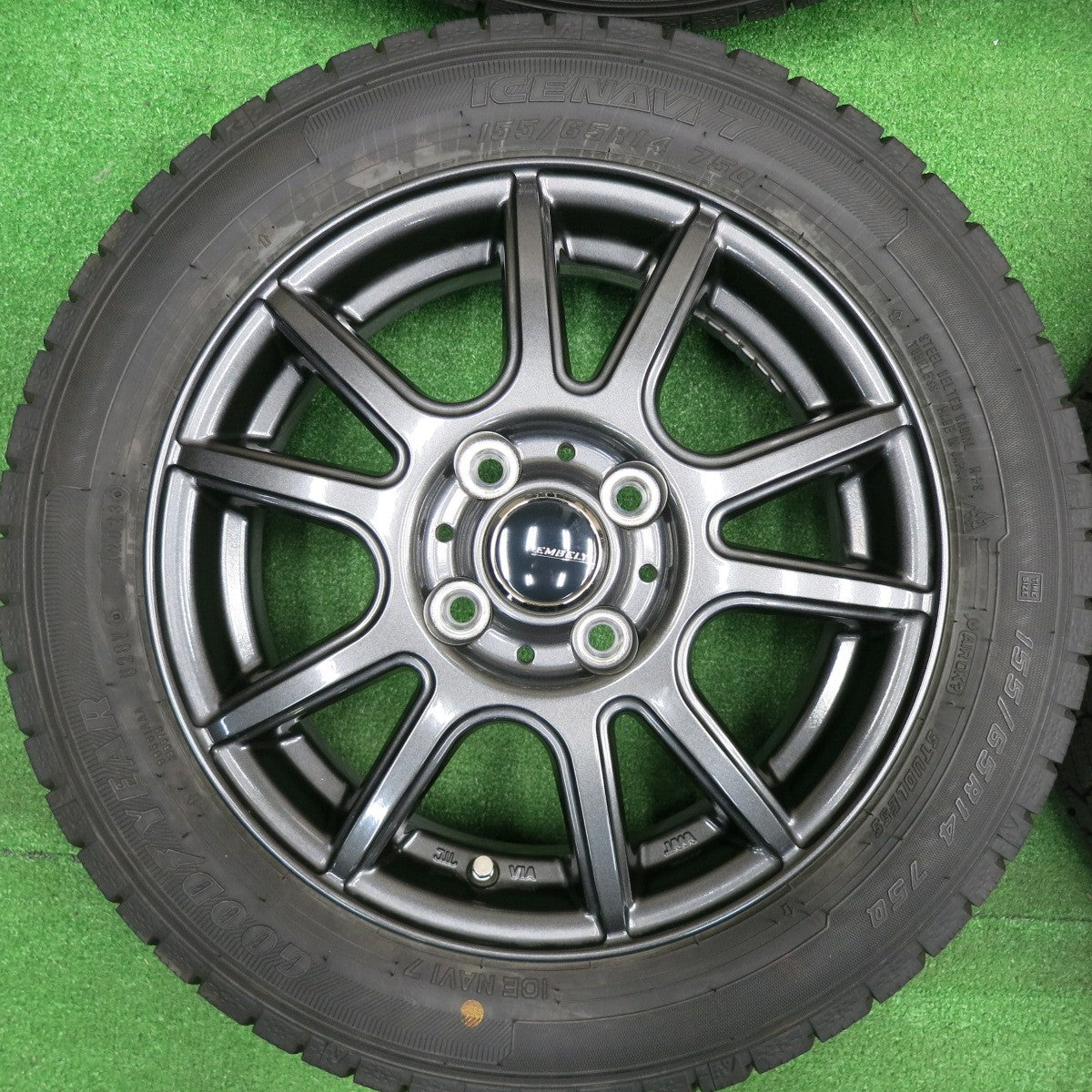 [送料無料] バリ溝！23年！キレイ！9.5分以上★スタッドレス 155/65R14 グッドイヤー アイスナビ7 EMBELY 14インチ PCD100/4H★4120805TNス