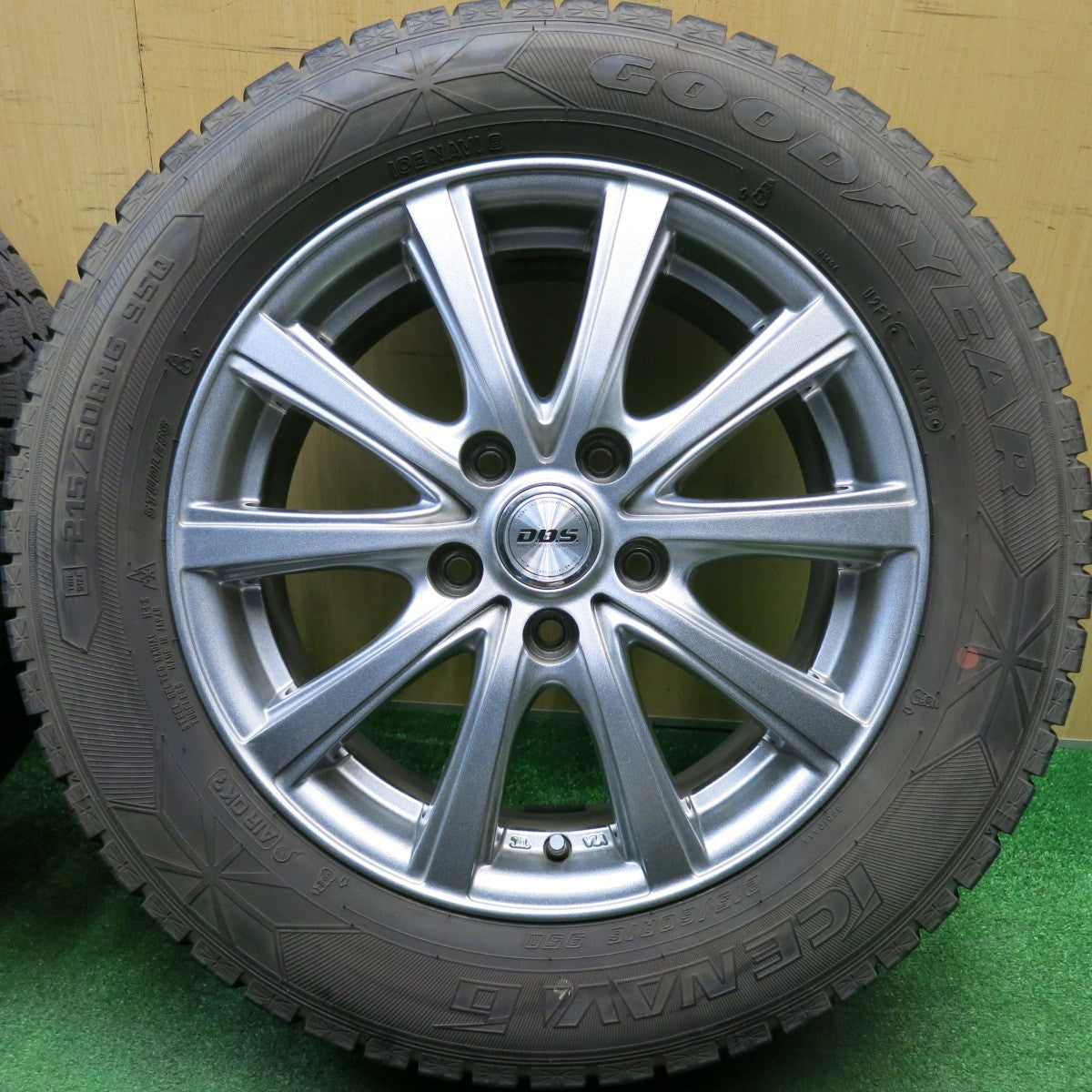 バリ溝！キレイ！8.5分★スタッドレス 215/60R16 グッドイヤー アイスナビ6 D.O.S. DOS 社外 アルミ 16インチ PCD114.3/5H★6011107HAス