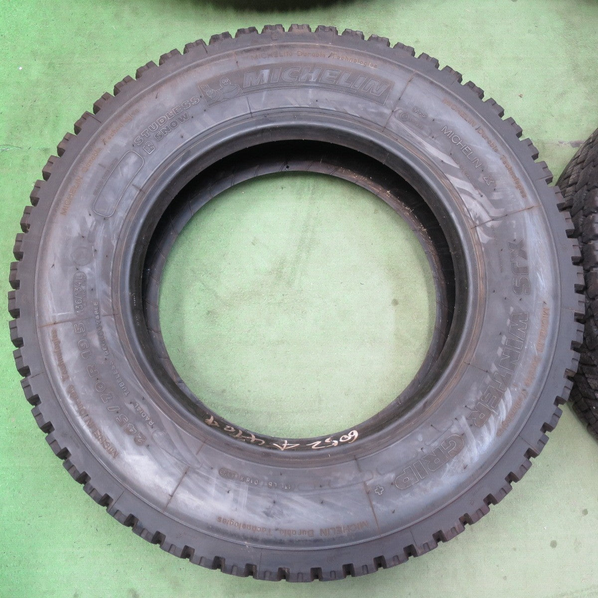 バリ溝！22年！9分★トラック タイヤ 245/70R19.5 136/134L スタッドレス ミシュラン XJS WINTER GRIP+ 19.5インチ★6010702イスタ
