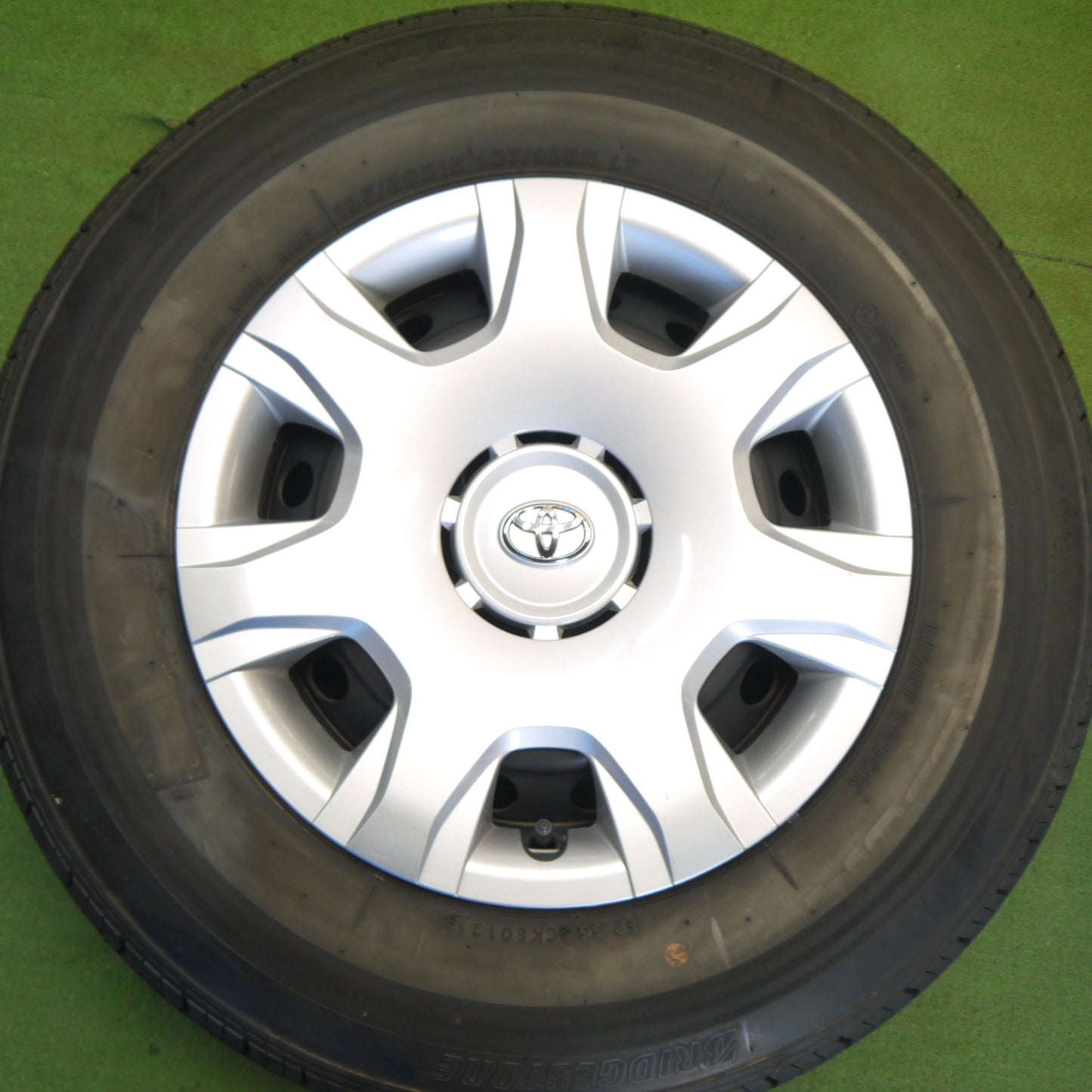 新車外し！23年★トヨタ 200系 ハイエース 純正 スチール 195/80R15 107/105N ブリヂストン エコピア RD613 15インチ PCD139.7/6H★6042706Hノ