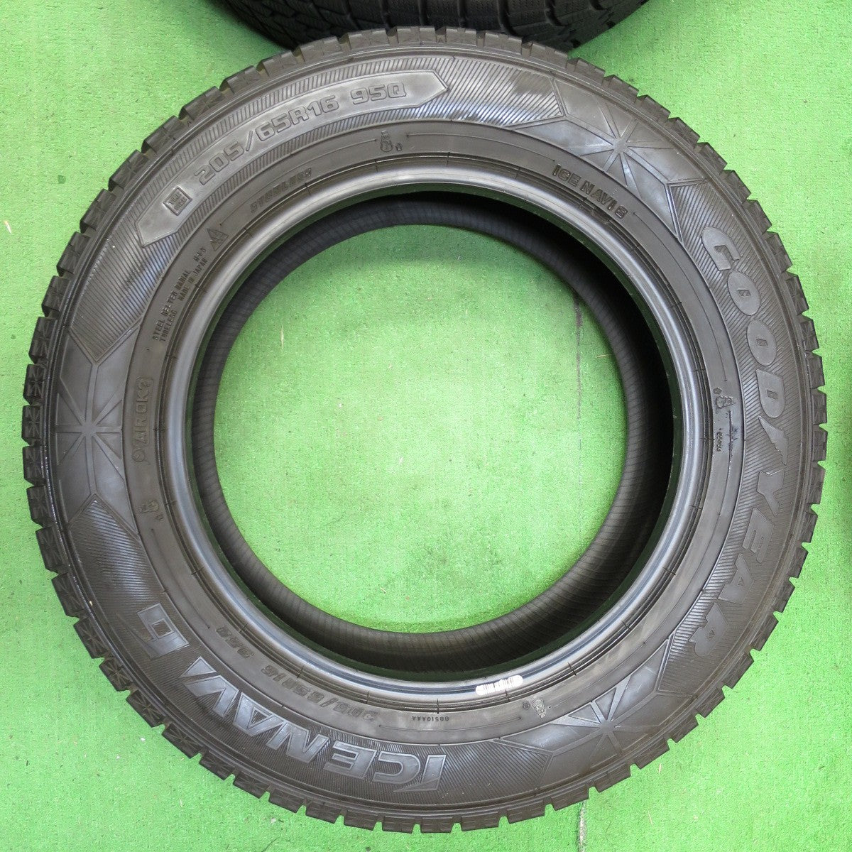 *送料無料* バリ溝！8.5分★スタッドレス 205/65R16 グッドイヤー アイスナビ6 タイヤ 16インチ エスティマ セレナ ヤリスクロス等★4061003イスタ