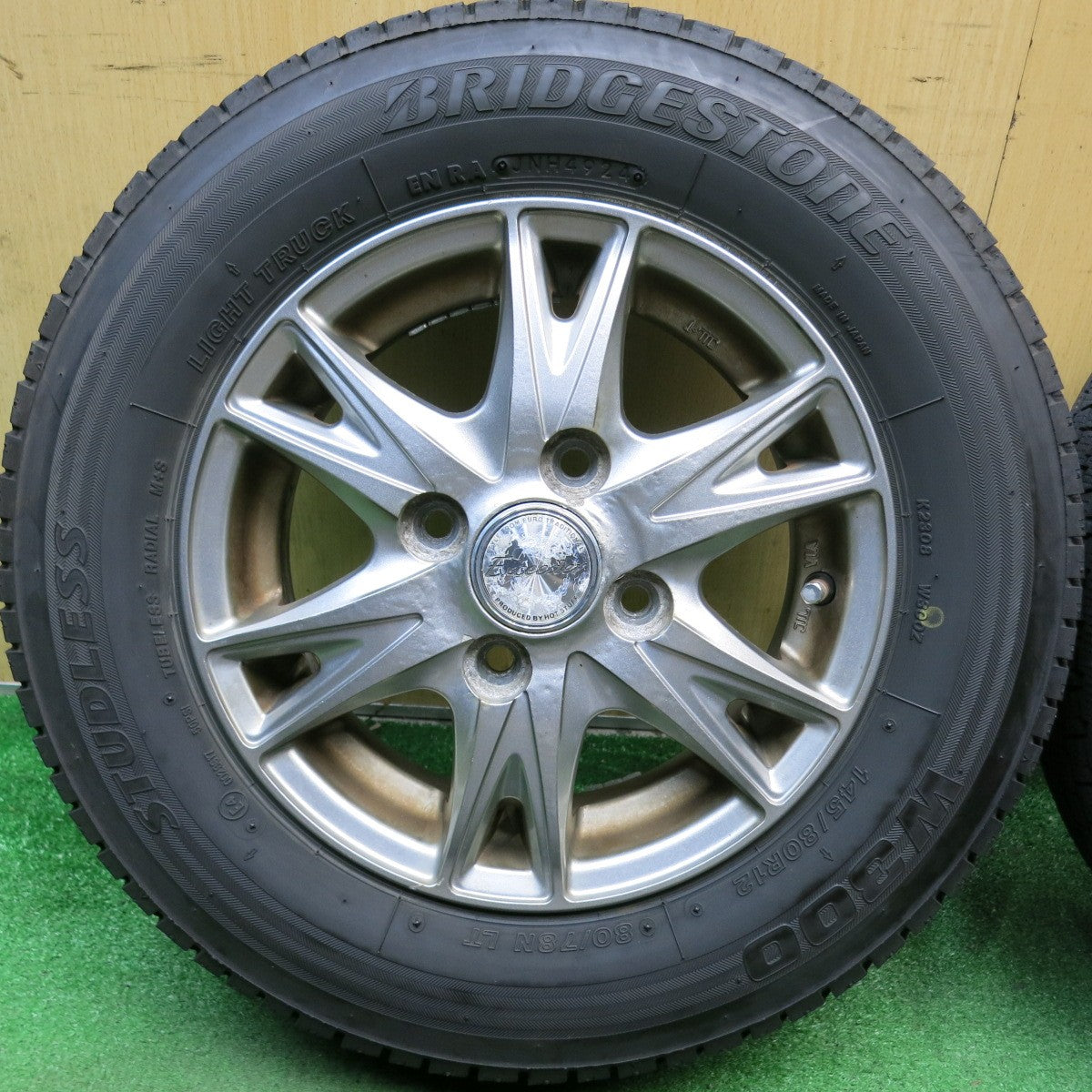 バリ溝！24年！8.5分◎スタッドレス 145/80R12 80/78N ブリヂストン W300 Exceeder エクシーダー 12インチ PCD100/4H◎6080606HAス