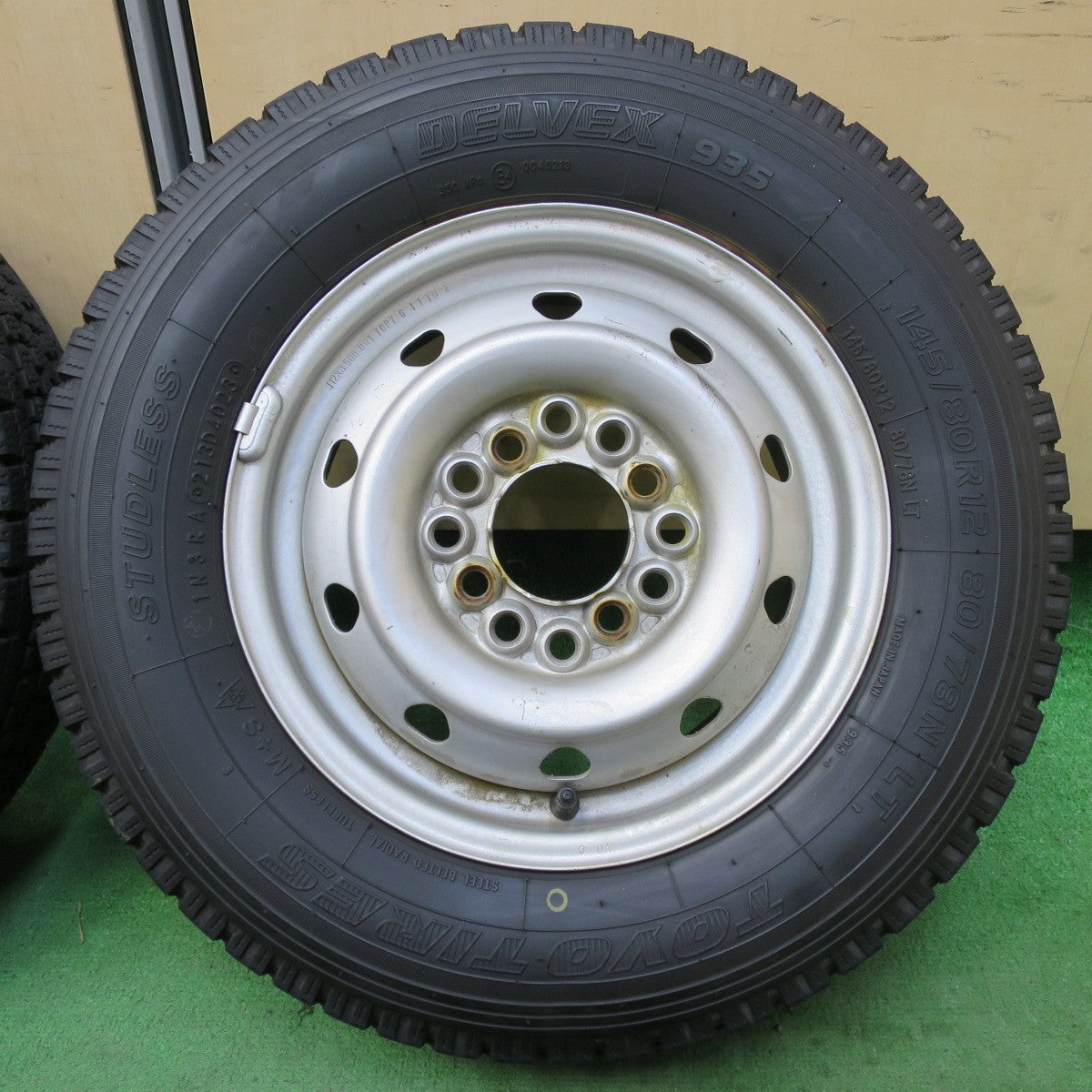 バリ溝！23年！9.5分★スタッドレス 145/80R12 80/78N トーヨー デルベックス 935 スチール ホイール 12インチ PCD100 110 114.3/4H マルチ★5051204イス