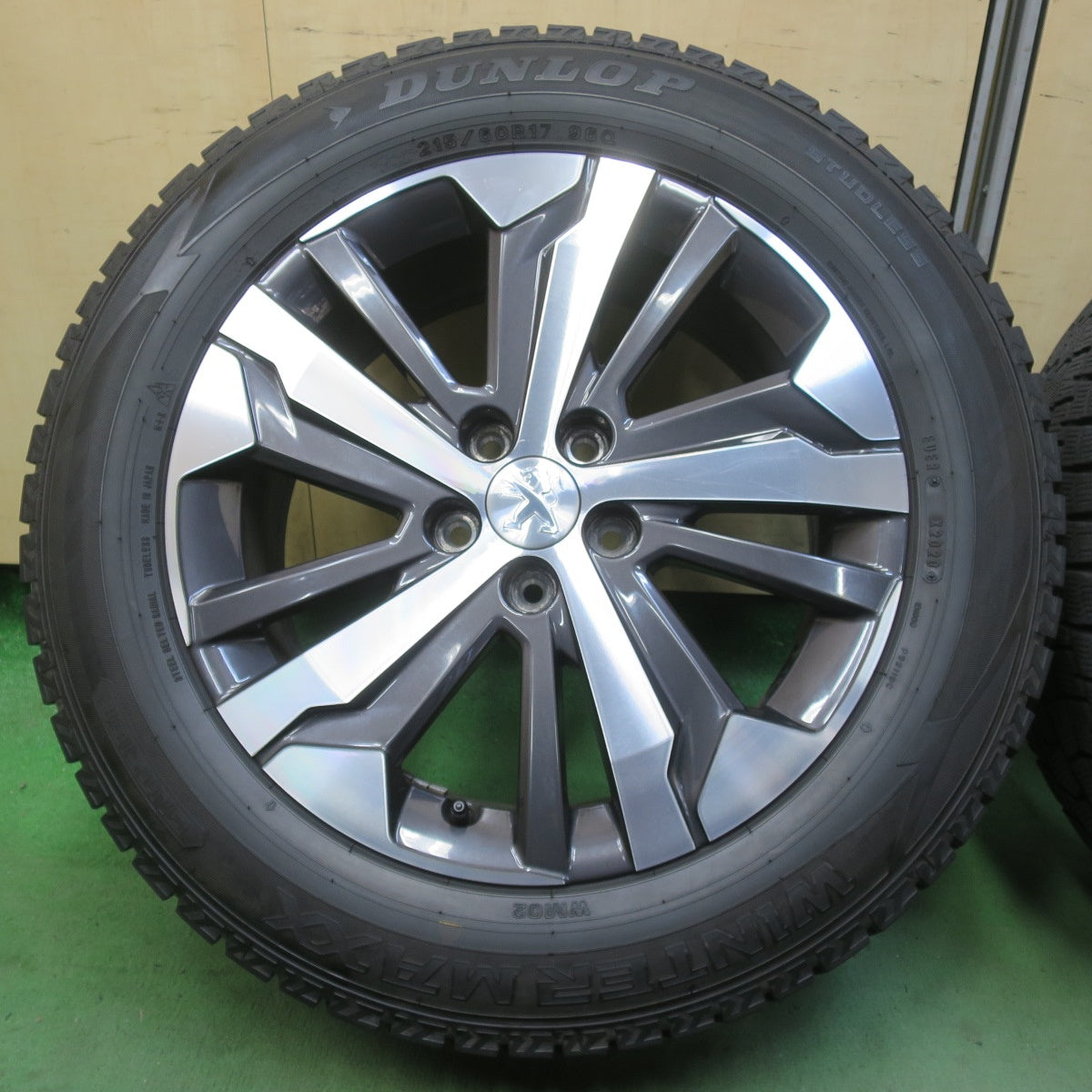 バリ溝！キレイ！9.5分★プジョー リフター GT 純正 215/60R17 スタッドレス ダンロップ ウインターマックス WM02 17インチ PCD108/5H★6040802イス
