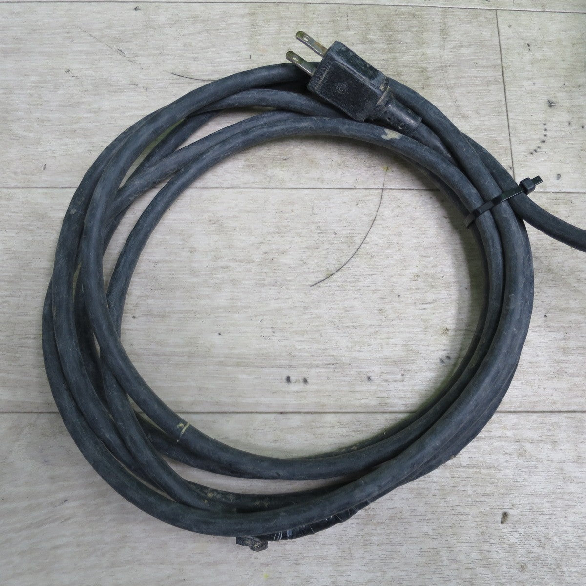 [送料無料] ☆日立工機 HITACHI 216mm 卓上 丸のこ C8FC 丸鋸 丸ノコ マルノコ 切断機 木工用 電動 工具☆