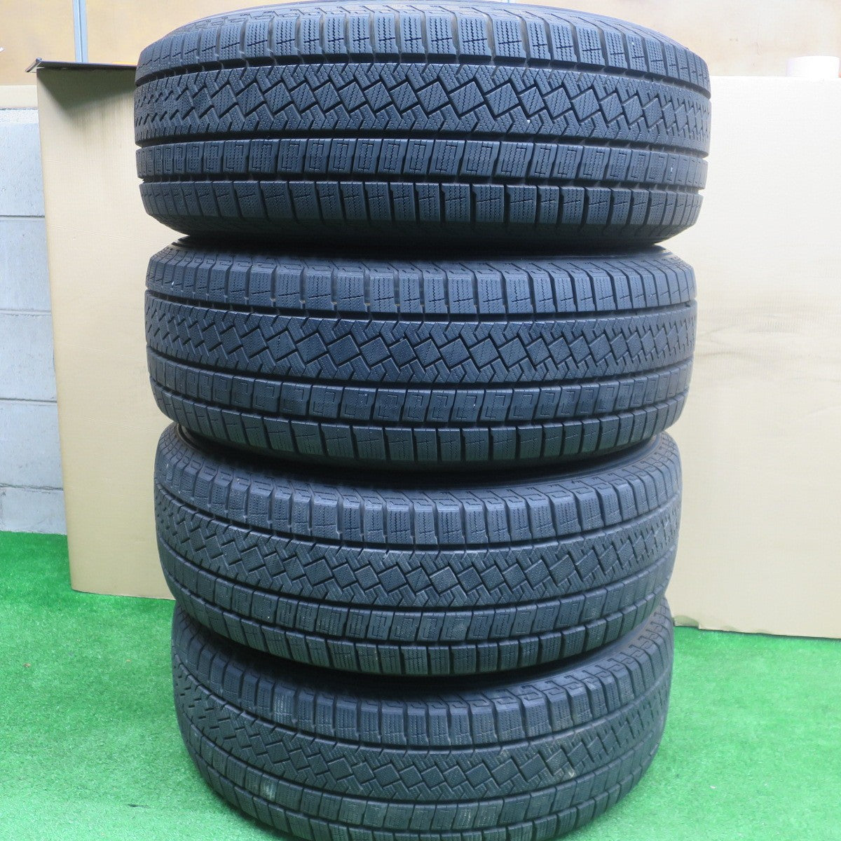 バリ溝！22年！9.5分以上★トヨタ 60系 ハリアー 純正 225/65R17 スタッドレス ピレリ アイスゼロ アシンメトリコ 17インチ PCD114.3/5H★5121801NKス