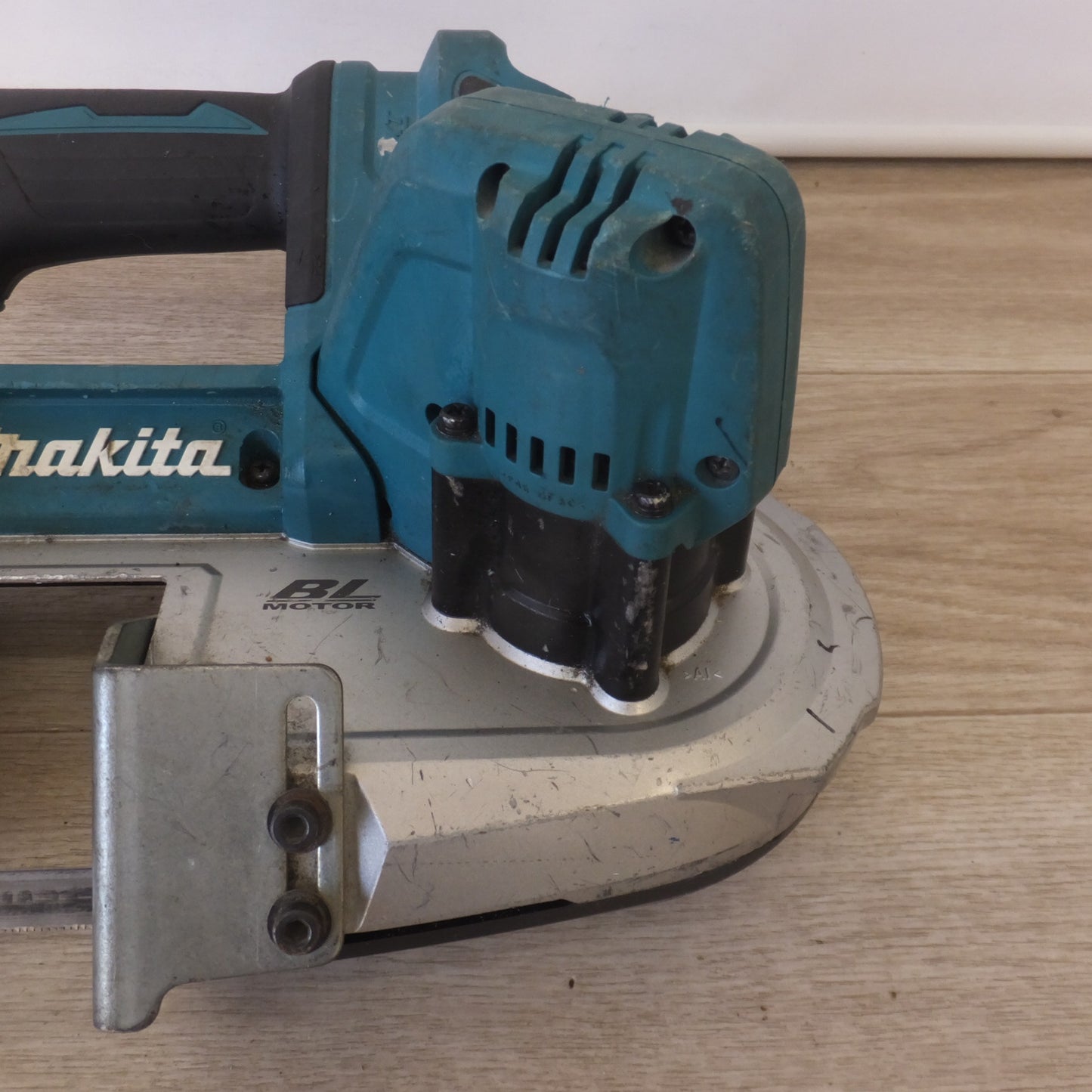 [送料無料] ★マキタ makita 充電式ポータブルバンドソー PB183D 18V 本体のみ★