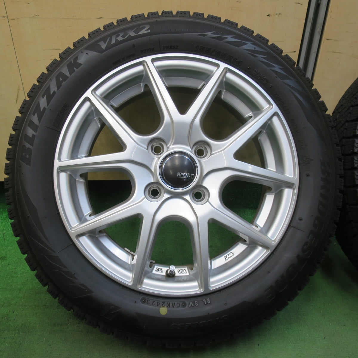 キレイ！23年★スタッドレス 155/65R14 ブリヂストン ブリザック VRX2 SPORT DAISY スポルト デイジー 14インチ PCD100/4H★5111104イス