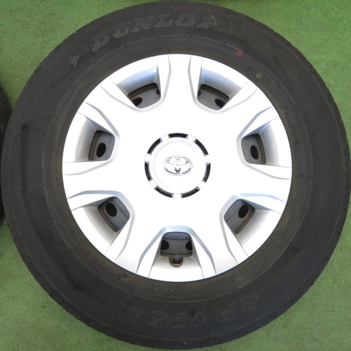 キレイ！23年★トヨタ 200系 ハイエース 純正 スチール 195/80R15 107/105N ダンロップ SP175N 15インチ PCD139.7/6H★6053004HAノ