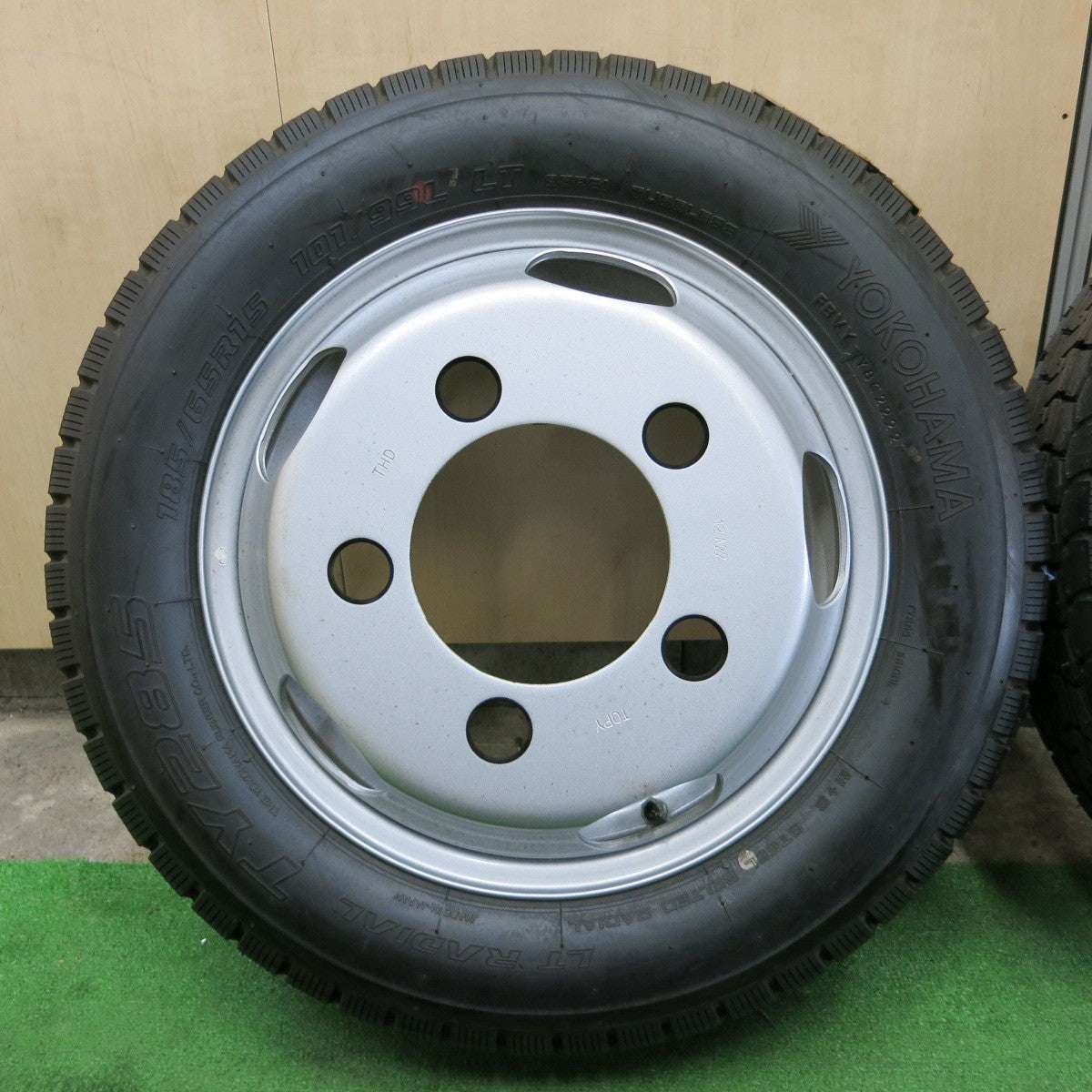 *送料無料* 未使用！22年★トラック タイヤ 185/65R15 101/99L ヨコハマ TY285 TOPY スチール 15インチ PCD203.2/5H★4061703ナノ