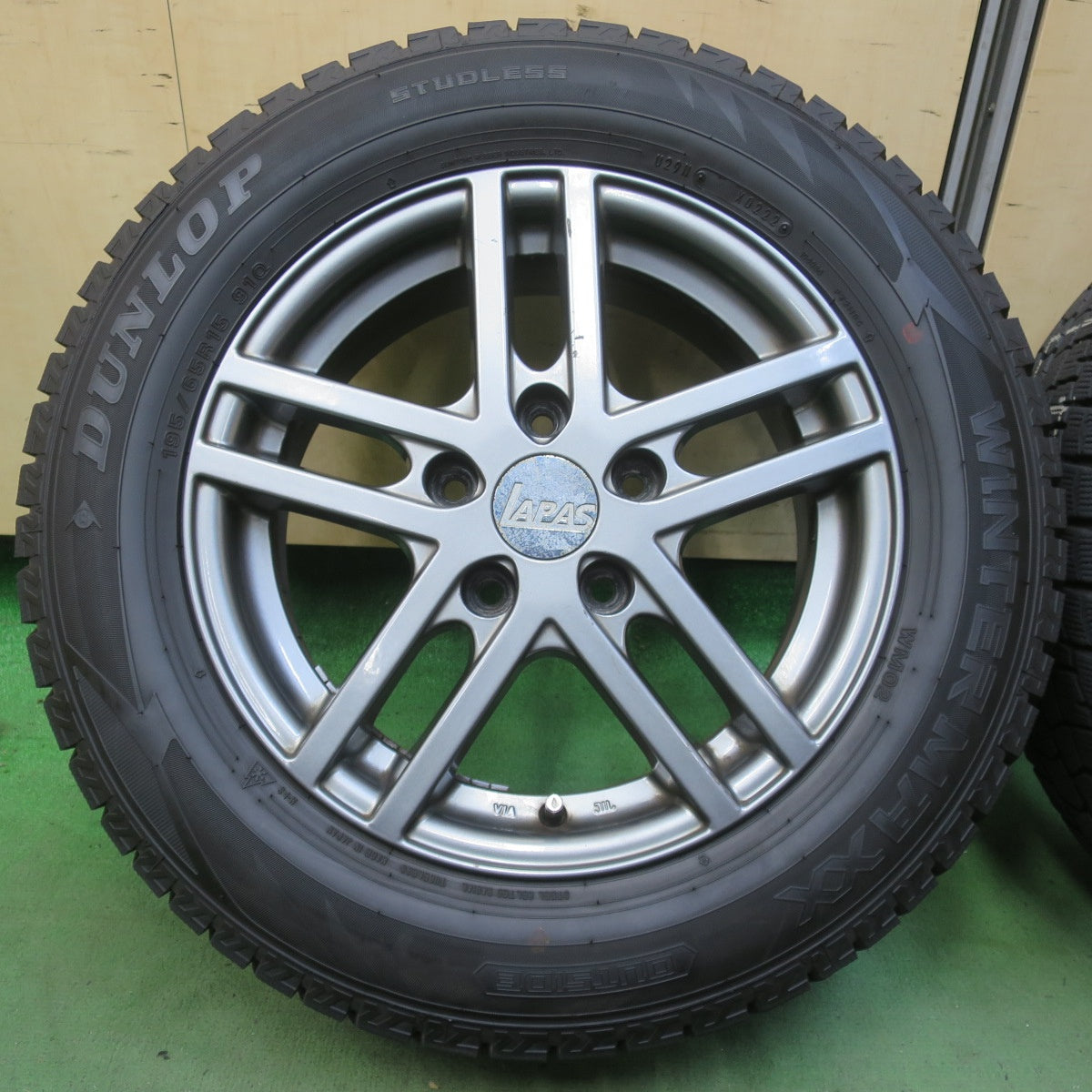 バリ溝！22年！9分◎スタッドレス 195/65R15 ダンロップ ウインターマックス WM02 LAPAS 社外 アルミ 15インチ PCD114.3/5H◎6062701イス