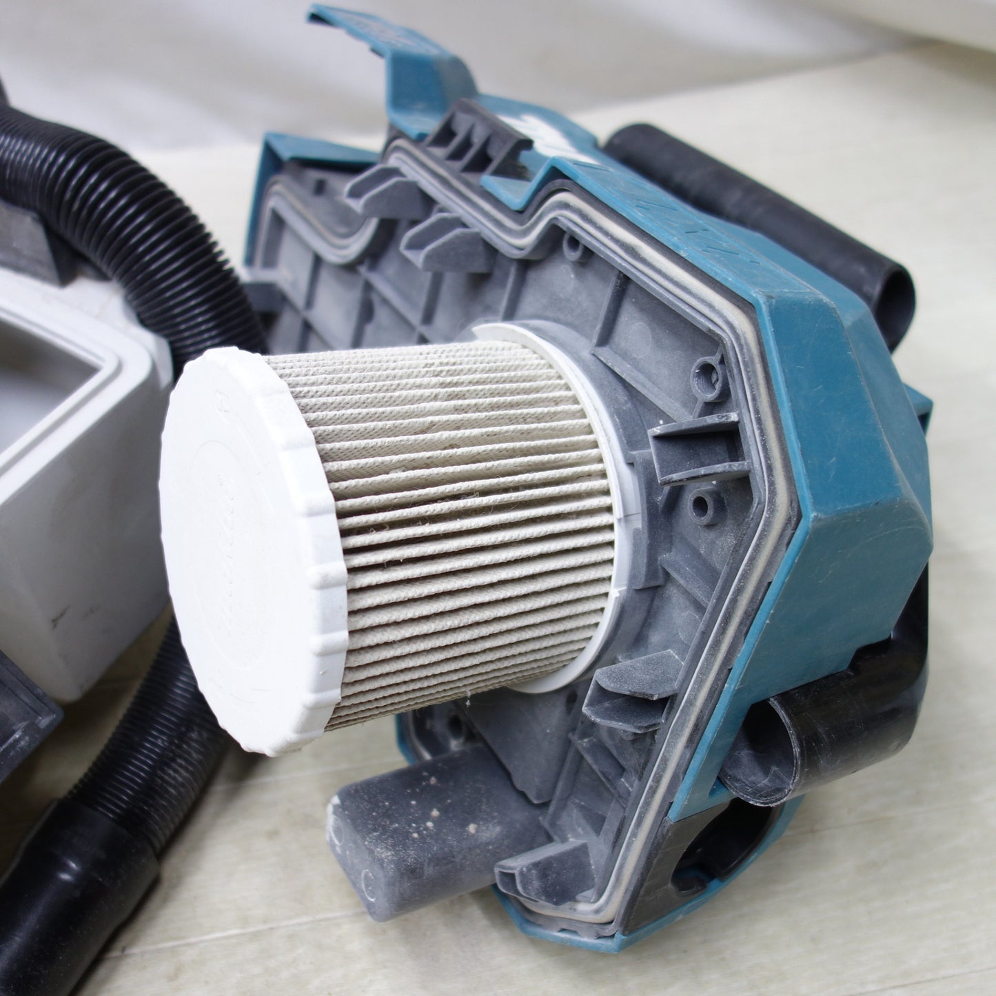 [送料無料] ◆makita マキタ 業務用 充電式集じん機 VC750D 乾湿両用 集塵機 電動工具 本体のみ◆