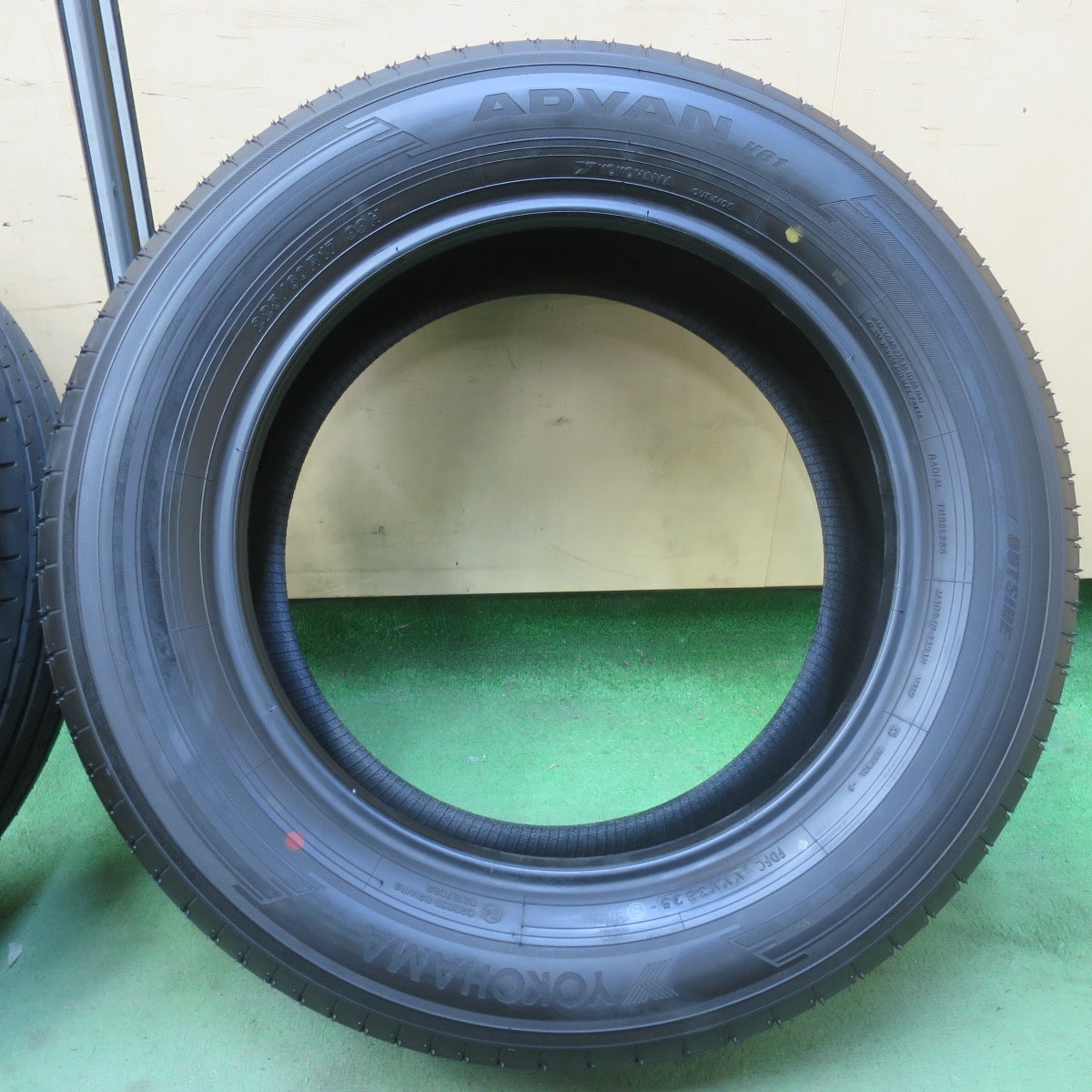 新車外し！25年★225/60R17 ヨコハマ アドバン V61 V61H タイヤ 17インチ レクサス LBX アルファード ヴェルファイア 等★6032403イノタ