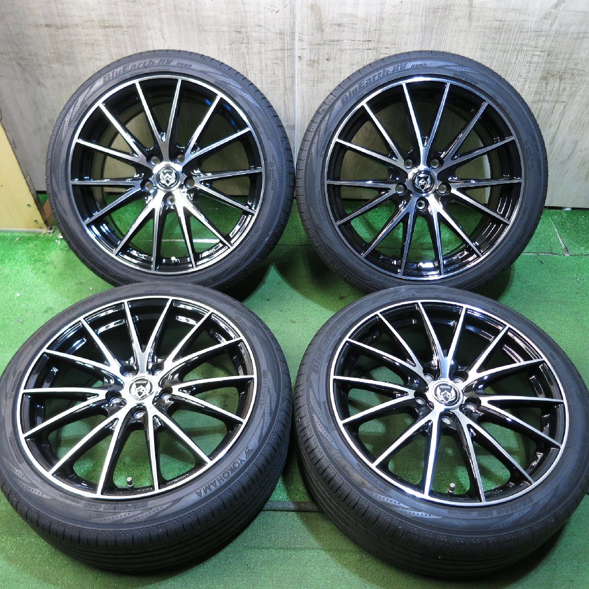 *送料無料* バリ溝！22年！9分★215/45R18 ヨコハマ BluEarth-RV RV03 RiZLEY ライツレー 18インチ PCD114.3/5H★3052302Hノ