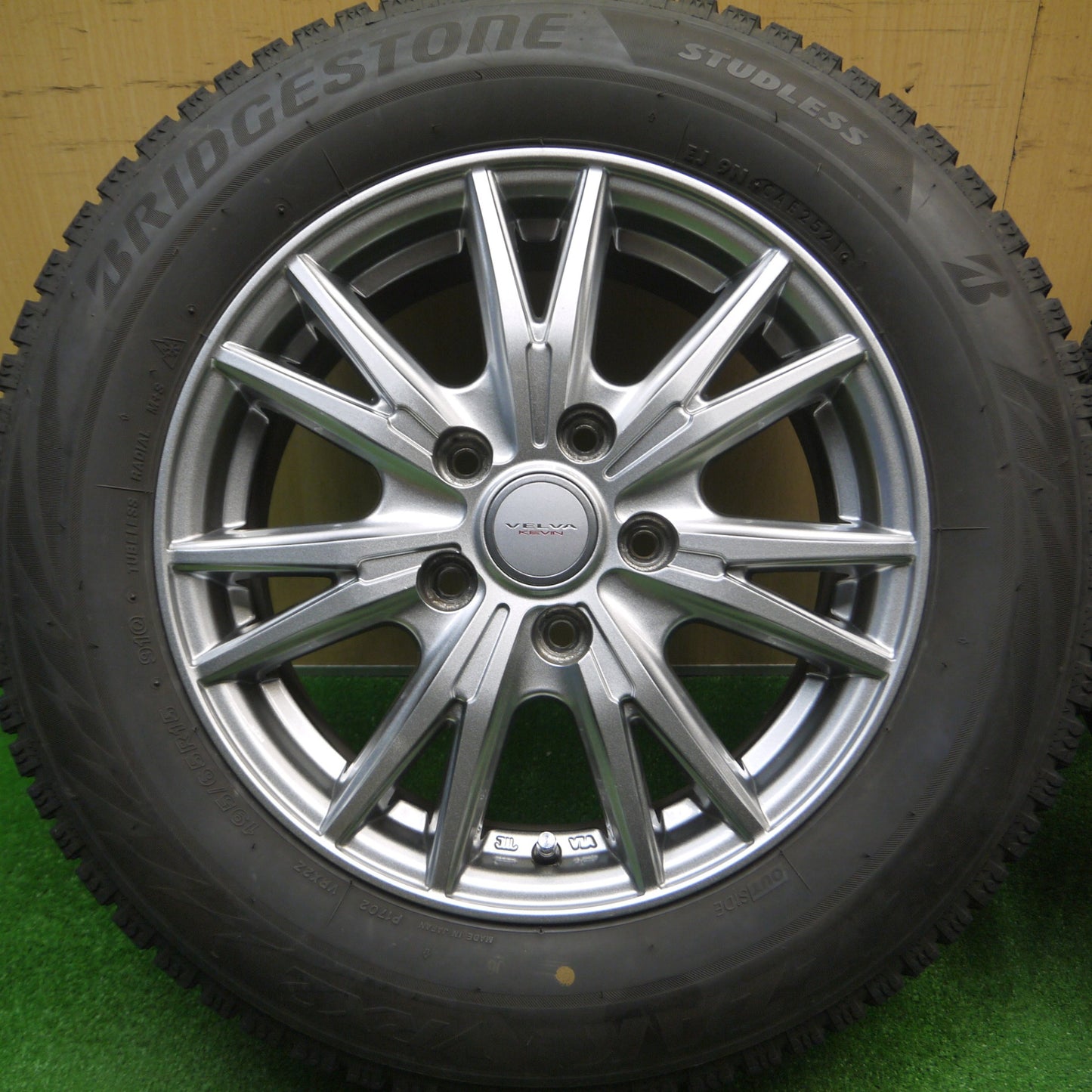 [送料無料] バリ溝！21年！キレイ！8.5分★スタッドレス 195/65R15 ブリヂストン ブリザック VRX2 VELVA KEVIN ヴェルヴァ 15インチ PCD114.3/5H★4112203Hス