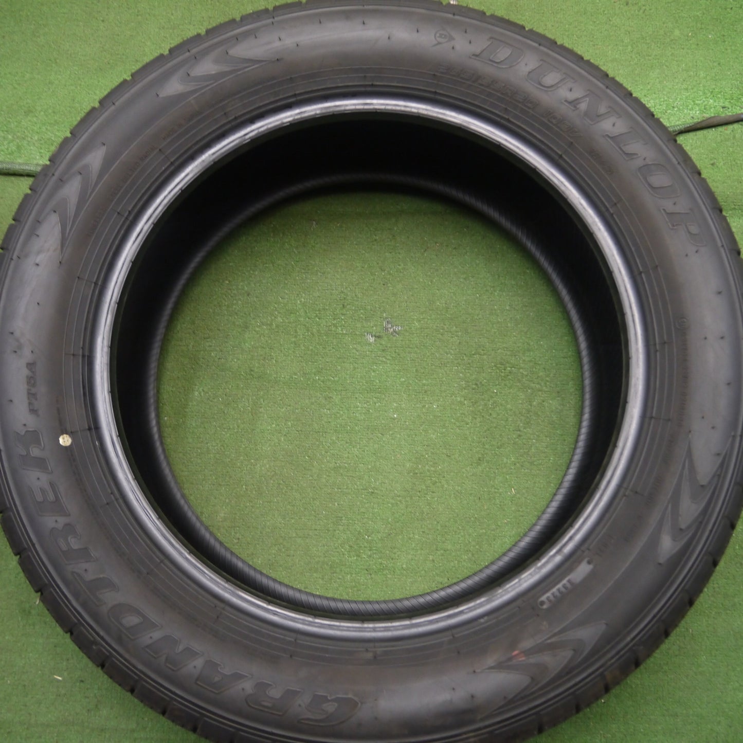 *送料無料* 新車外し！23年★265/55R20 ダンロップ グラントレック PT5A タイヤ 20インチ ランクル 300 レクサス LX600 等★4032513Hノタ