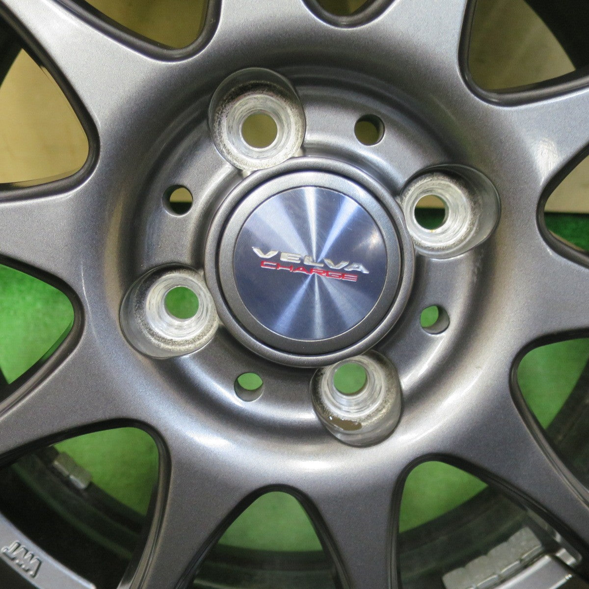 バリ溝！23年！キレイ！9.5分以上★スタッドレス 185/60R15 オートバックス ノーストレック N5 VELVA CHARGE ヴェルヴァ チャージ 15インチ PCD100/4H★5111301TTス