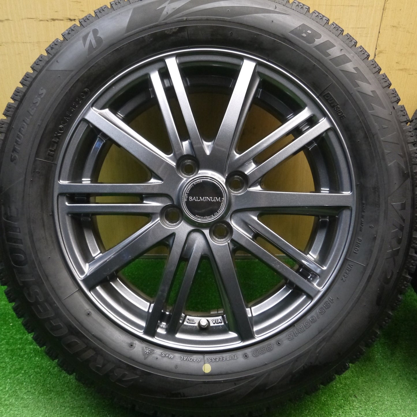 [送料無料] キレイ★スタッドレス 185/65R15 ブリヂストン ブリザック VRX2 BALMINUM バルミナ 15インチ PCD100/4H★5011004Hス