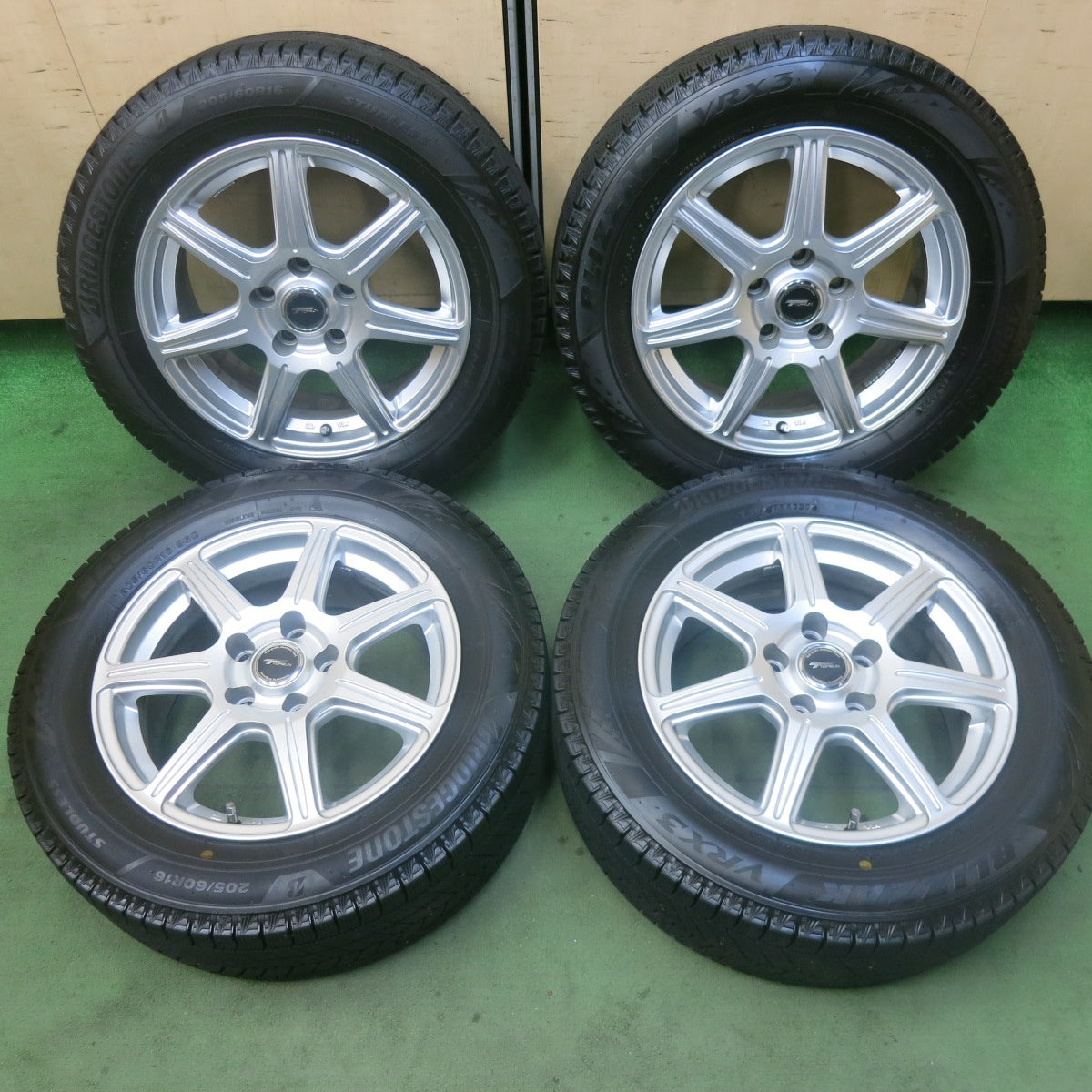 バリ溝！22年！キレイ！9.5分★スタッドレス 205/60R16 ブリヂストン ブリザック VRX3 TOPRUN トップラン 16インチ PCD114.3/5H★5112705SKス