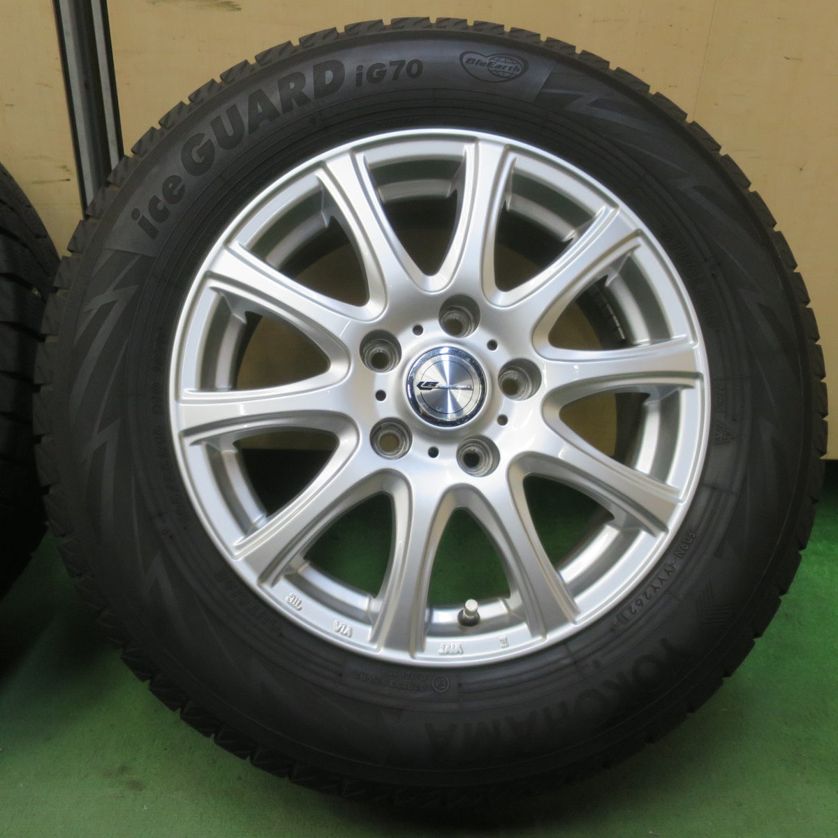 バリ溝！キレイ！9分◎スタッドレス 195/65R15 ヨコハマ アイスガード iG70 LAUFBAHN Ⅱ ラウフバーン 2 15インチ PCD114.3/5H◎6091907イス