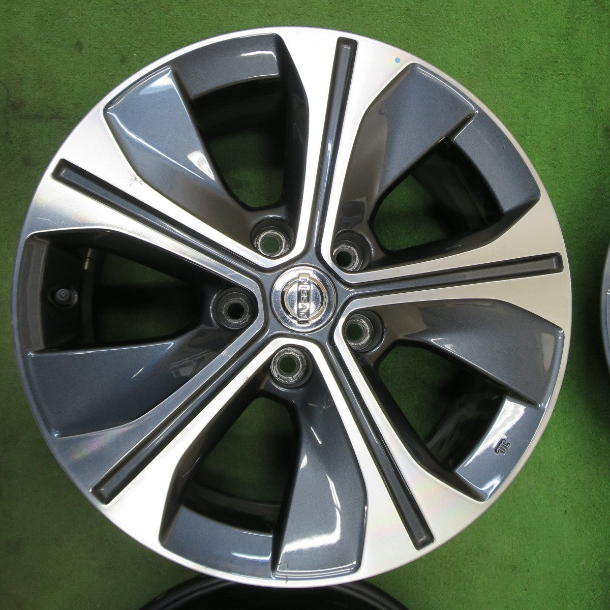 4本価格★日産 ZE1 リーフ キックス 等 純正 ホイール 17インチ 17×6.5J PCD114.3/5H★6050804NGホ