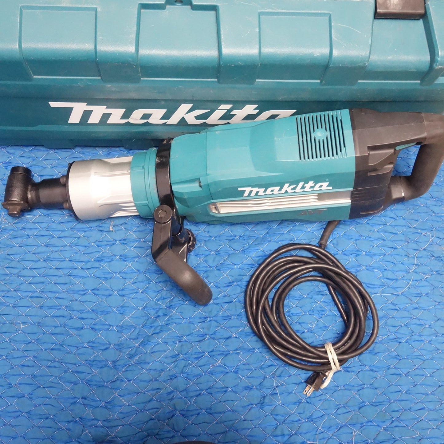 [送料無料] ☆マキタ 電動 ハンマ 100V HM1511 ケース付き はつり ハツリ 斫り 電動 工具☆