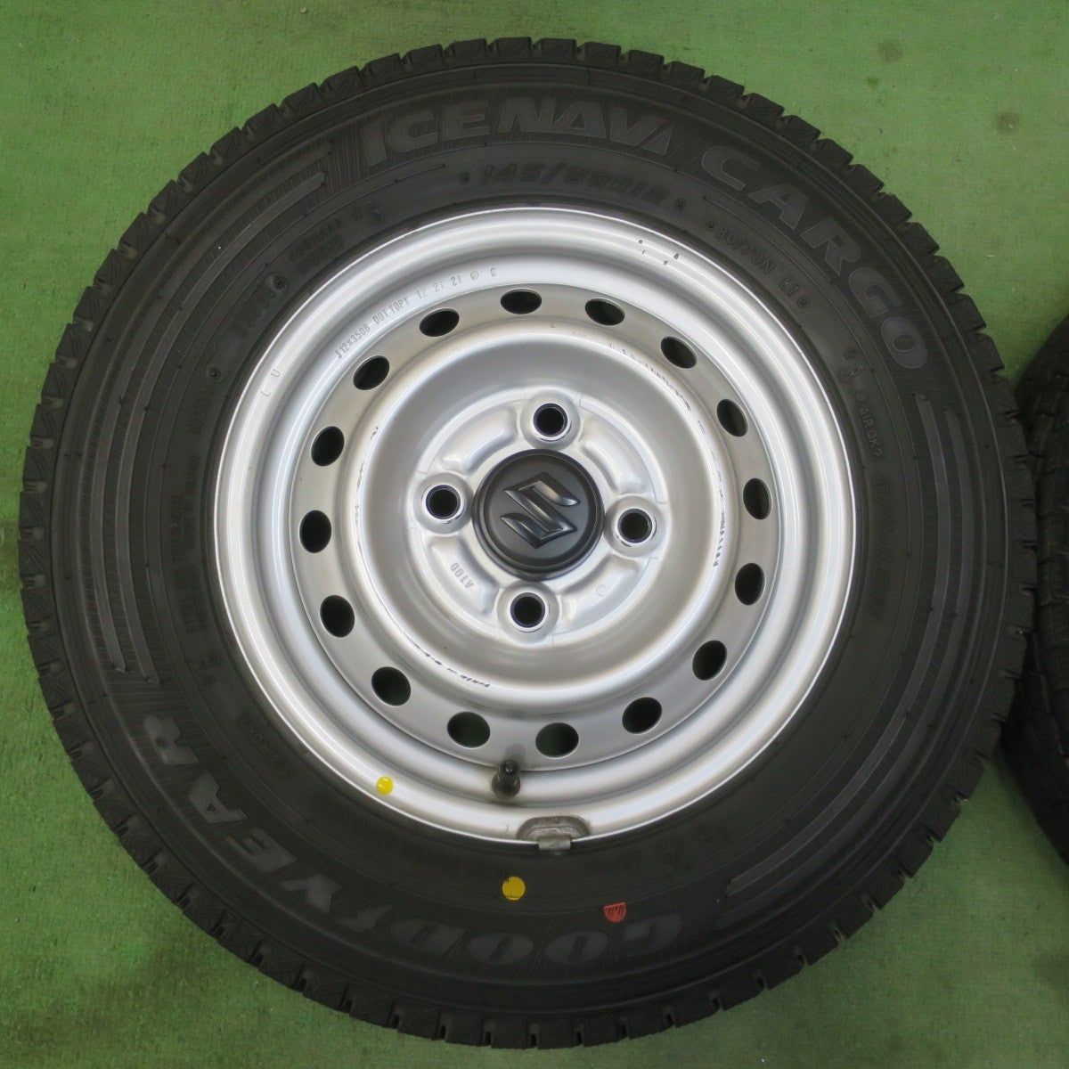 バリ溝！24年！キレイ！9.5分★スズキ キャリイ 純正 スチール 145/80R12 80/78N スタッドレス グッドイヤー アイスナビ CARGO カーゴ 12インチ PCD100/4H★6021309イス