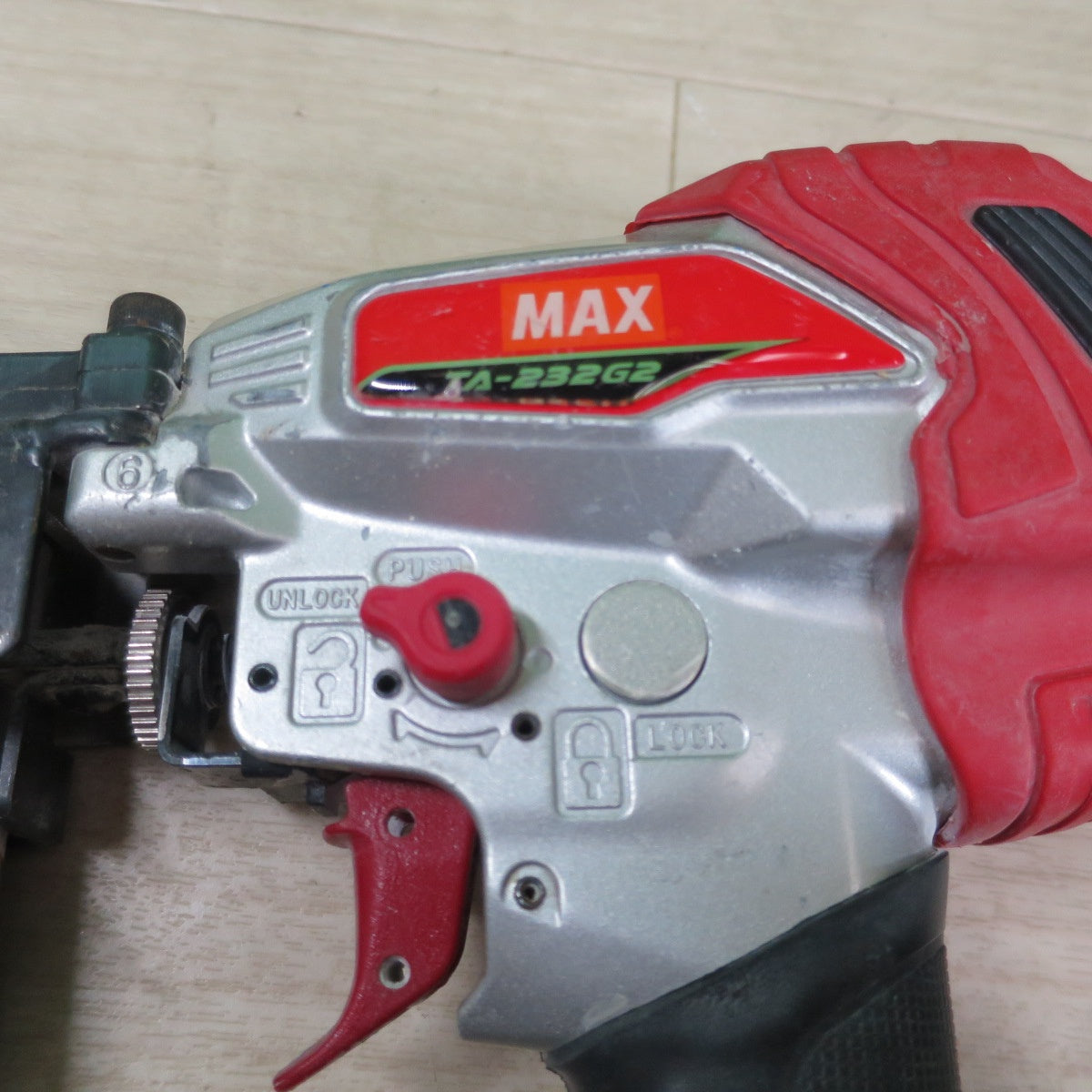 [送料無料] ジャンク☆MAX マックス エアネイラ TA-232G2 4MA 常圧 ステープル用 エアタッカ 内装☆
