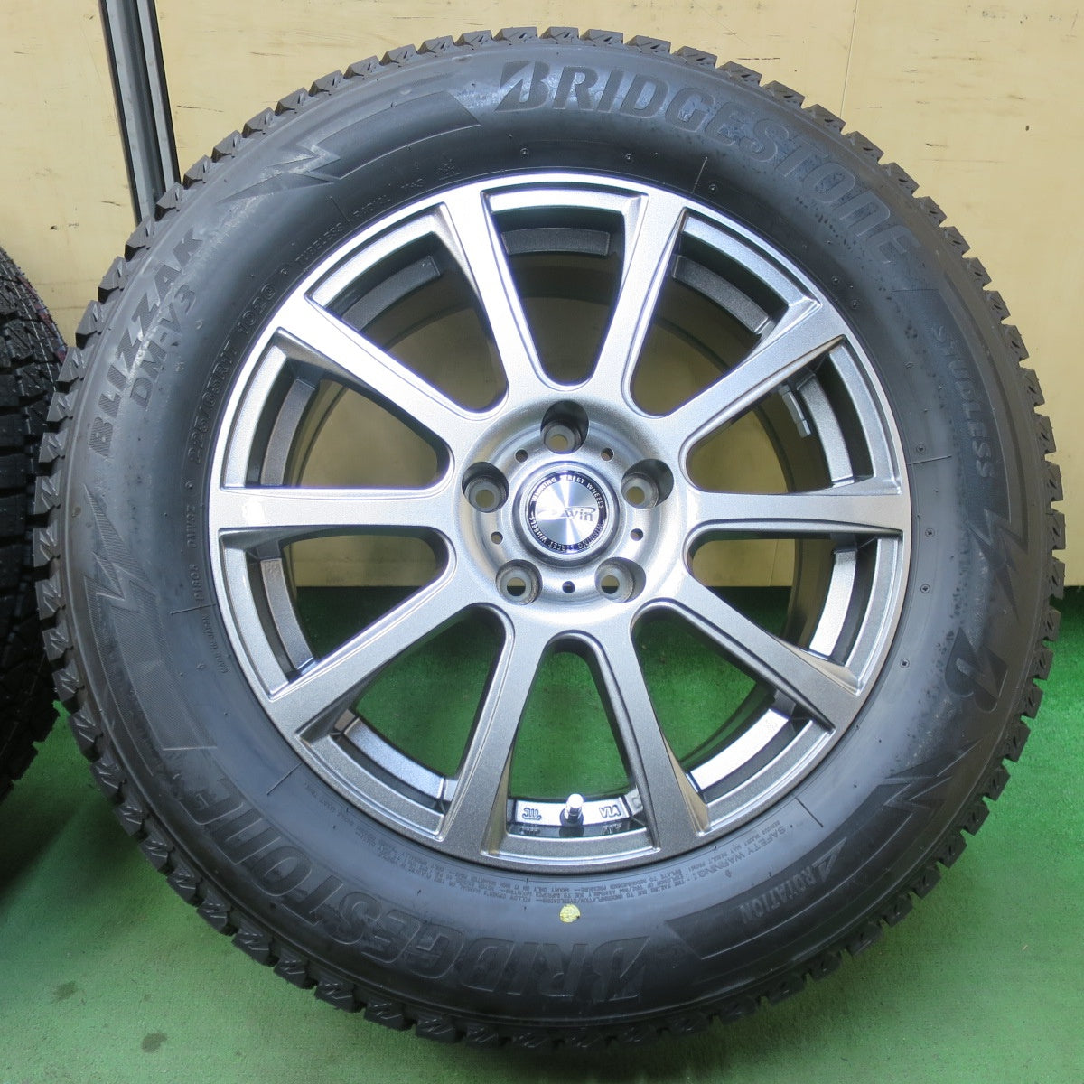 未使用★スタッドレス 225/65R17 ブリヂストン ブリザック DM-V3 B-win 社外 アルミ 17インチ PCD114.3/5H★5122905イス
