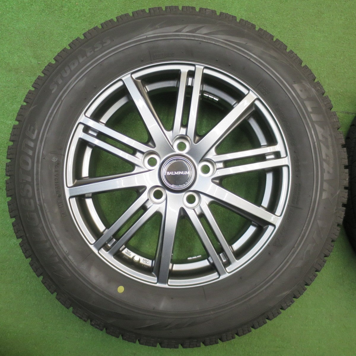 バリ溝！キレイ！ほぼ10分★スタッドレス 215/65R16 ブリヂストン ブリザック VRX BALMINUM BR10 バルミナ 16インチ PCD114.3/5H★6021008NJス