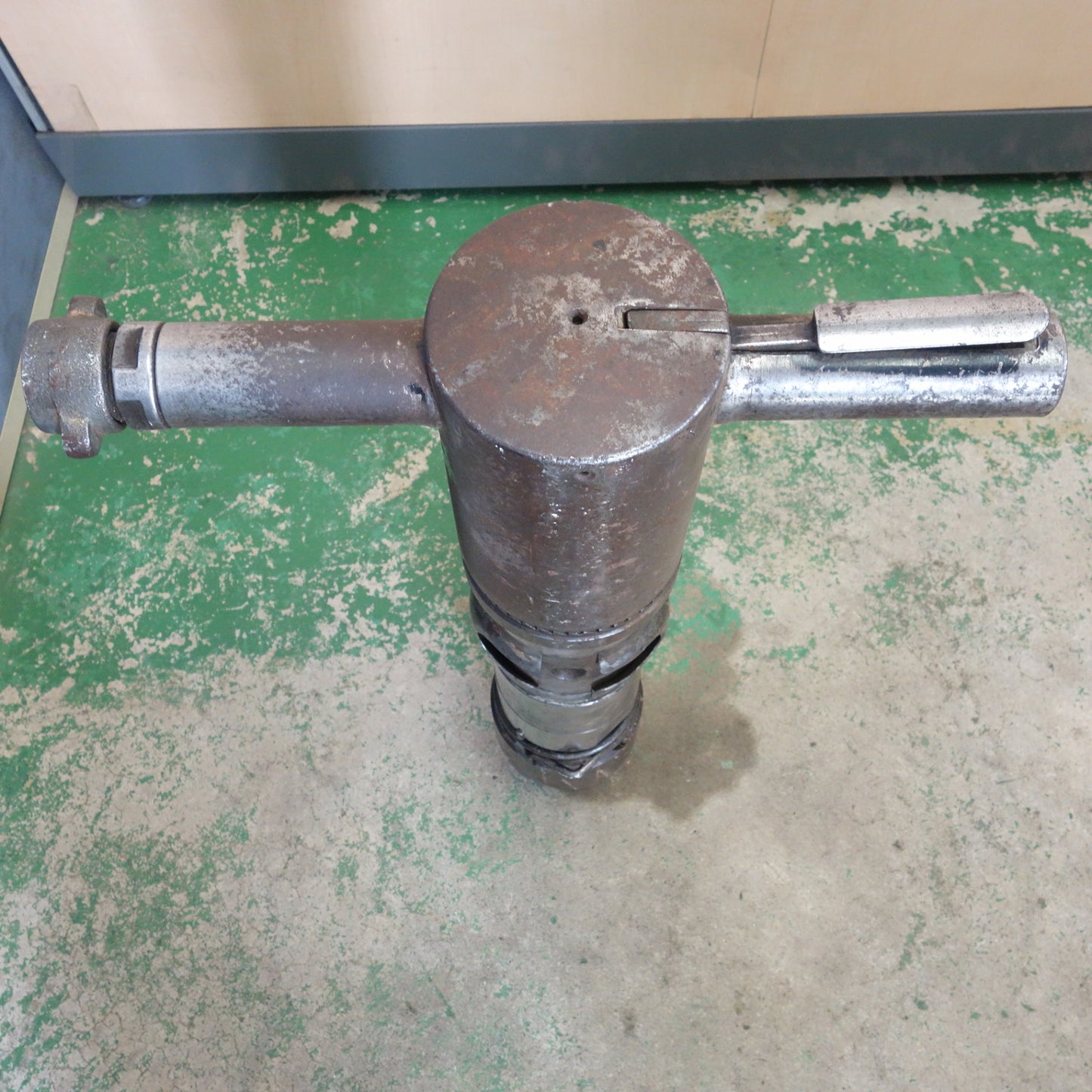 [送料無料] ☆東空 TOKU エアー式 コンクリート ブレーカー TCB型 TCB-300 ハツリ☆