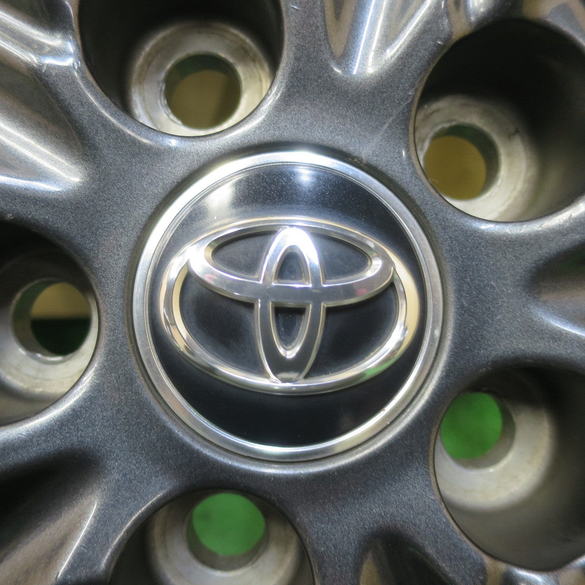 4本価格★トヨタ 80系 ノア ヴォクシー 純正 205/60R16 ヨコハマ dBデシベル E70 E70A 16インチ PCD114.3/5H★5053005イノ