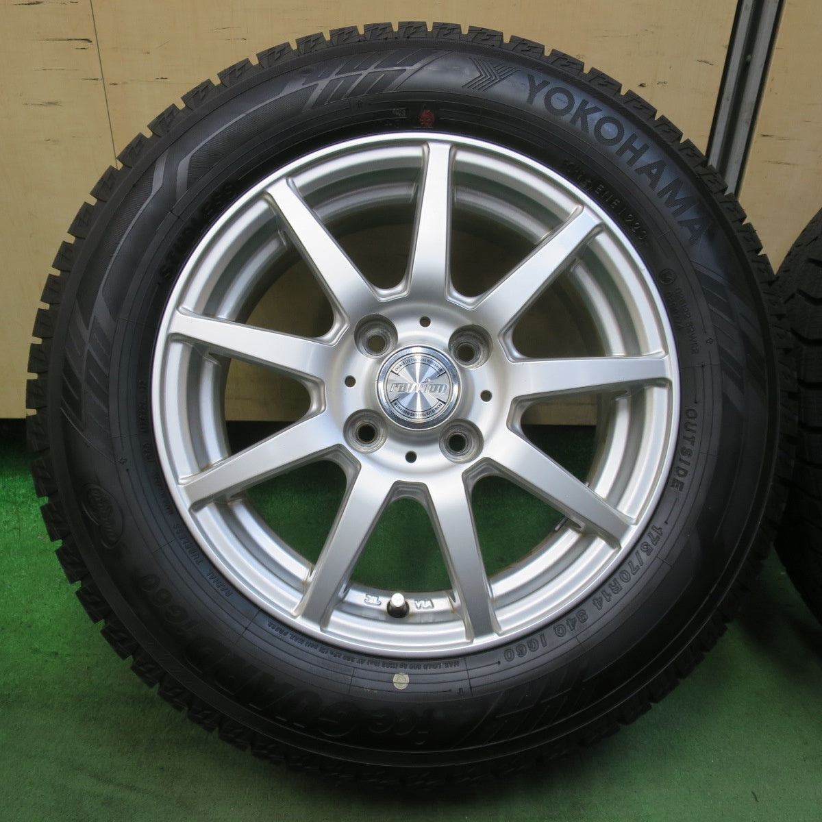 バリ溝！23年！ほぼ10分★スタッドレス 175/70R14 ヨコハマ アイスガード iG60 ravrion ラブリオン 14インチ PCD100/4H★5111808イス