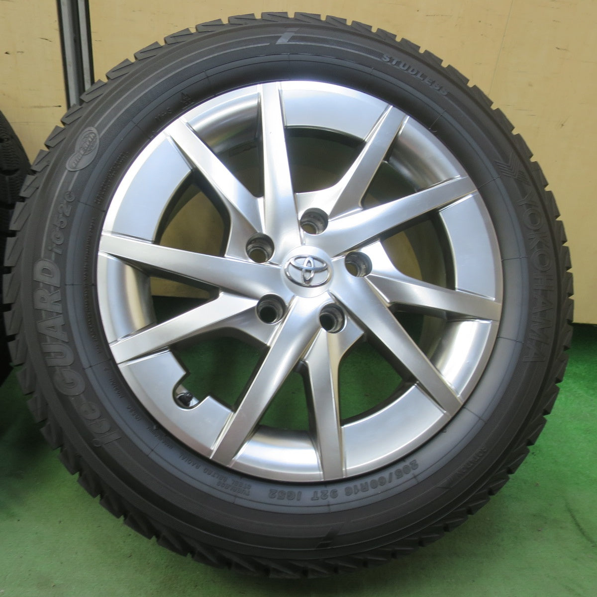 バリ溝！25年！ほぼ10分★トヨタ プリウスα 純正 205/60R16 スタッドレス ヨコハマ アイスガード iG52C 16インチ PCD114.3/5H★6060406イス