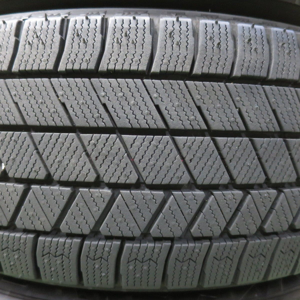 バリ溝！22年！キレイ！9.5分以上★スタッドレス 215/60R17 ブリヂストン ブリザック VRX3 ECO FORME エコフォルム 17インチ PCD114.3/5H★5100604イス