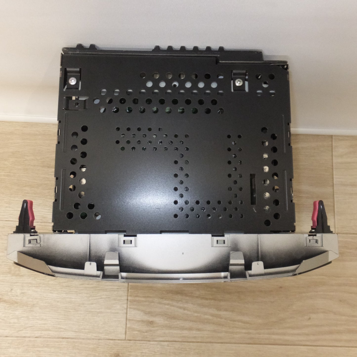 [送料無料] ★富士通テン製 トヨタ 純正 ヴィッツ 90系 カーオーディオ CDプレーヤー 86120-52460(34)★