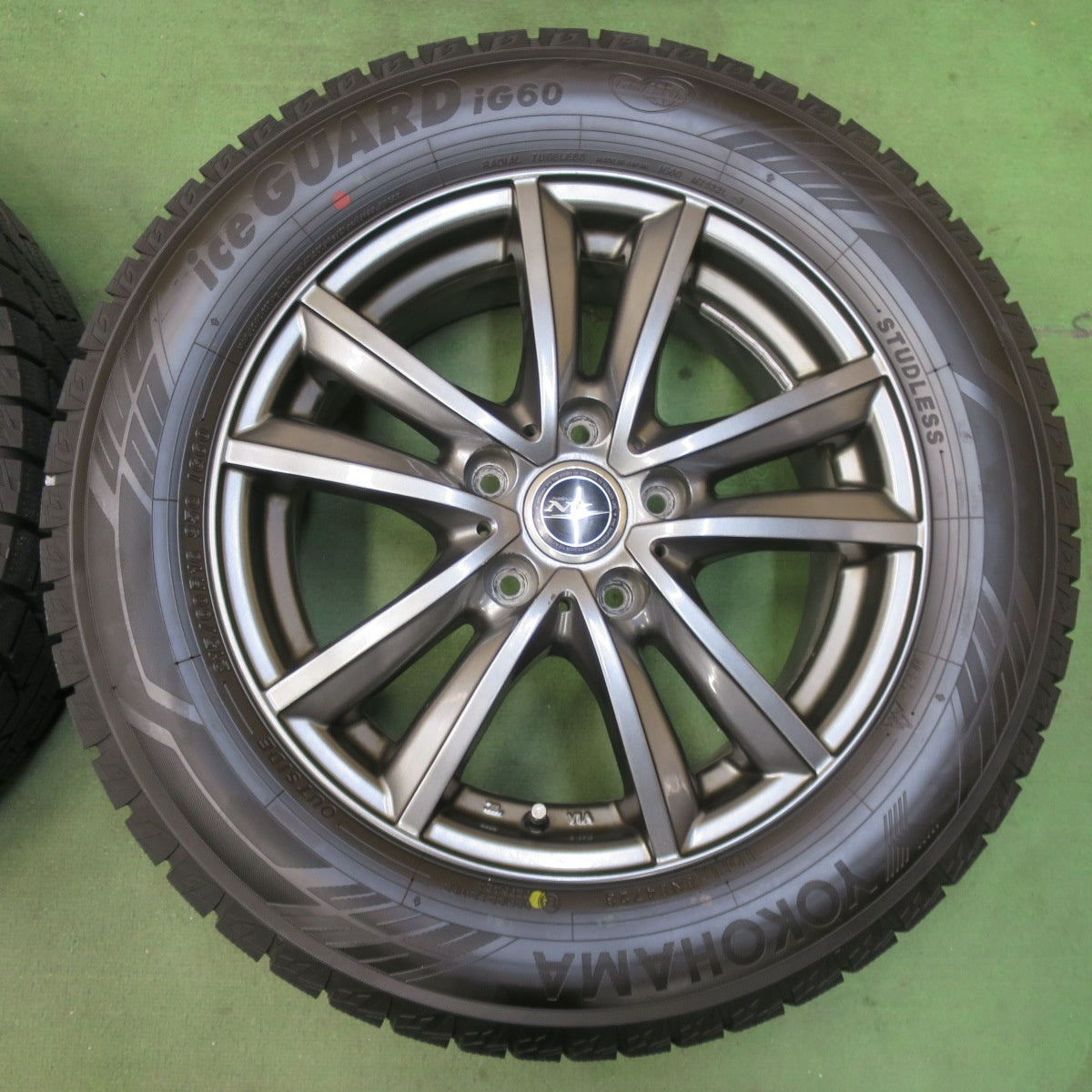 バリ溝！23年！キレイ！9.5分以上★スタッドレス 215/60R16 ヨコハマ アイスガード iG60 NIRVANA NV ニルバーナ ニルヴァーナ 16インチ PCD114.3/5H★5111805イス