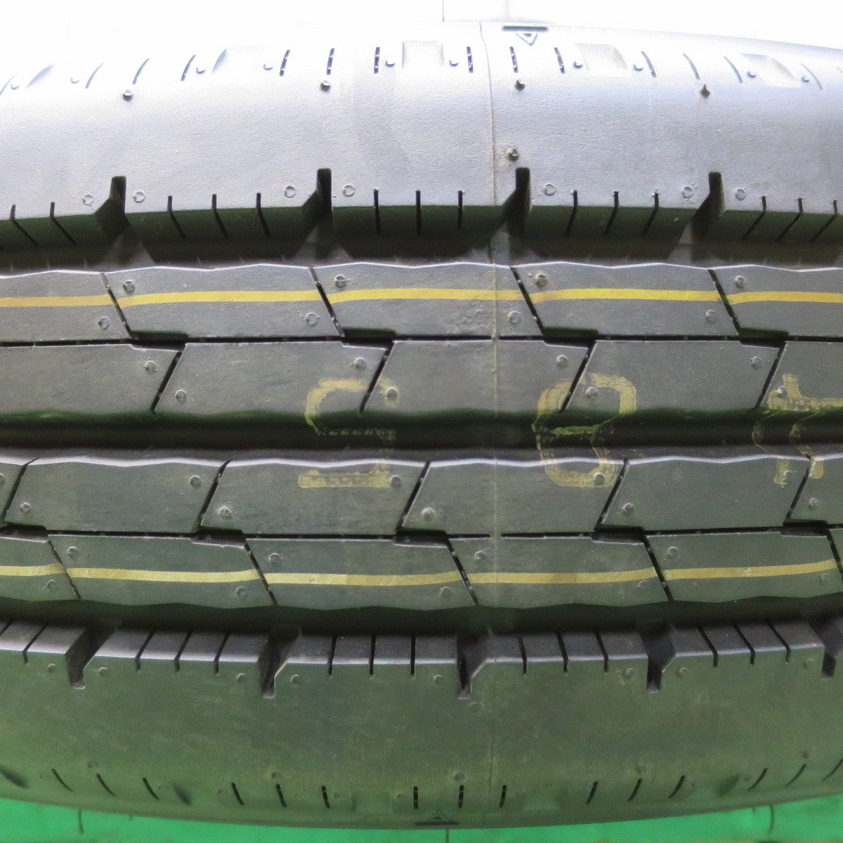 [送料無料] 新車外し！24年！ほぼ未使用★トラック タイヤ 205/85R16 117/115N ダンロップ エナセーブ SPLT50A 16インチ★4092407イノタ