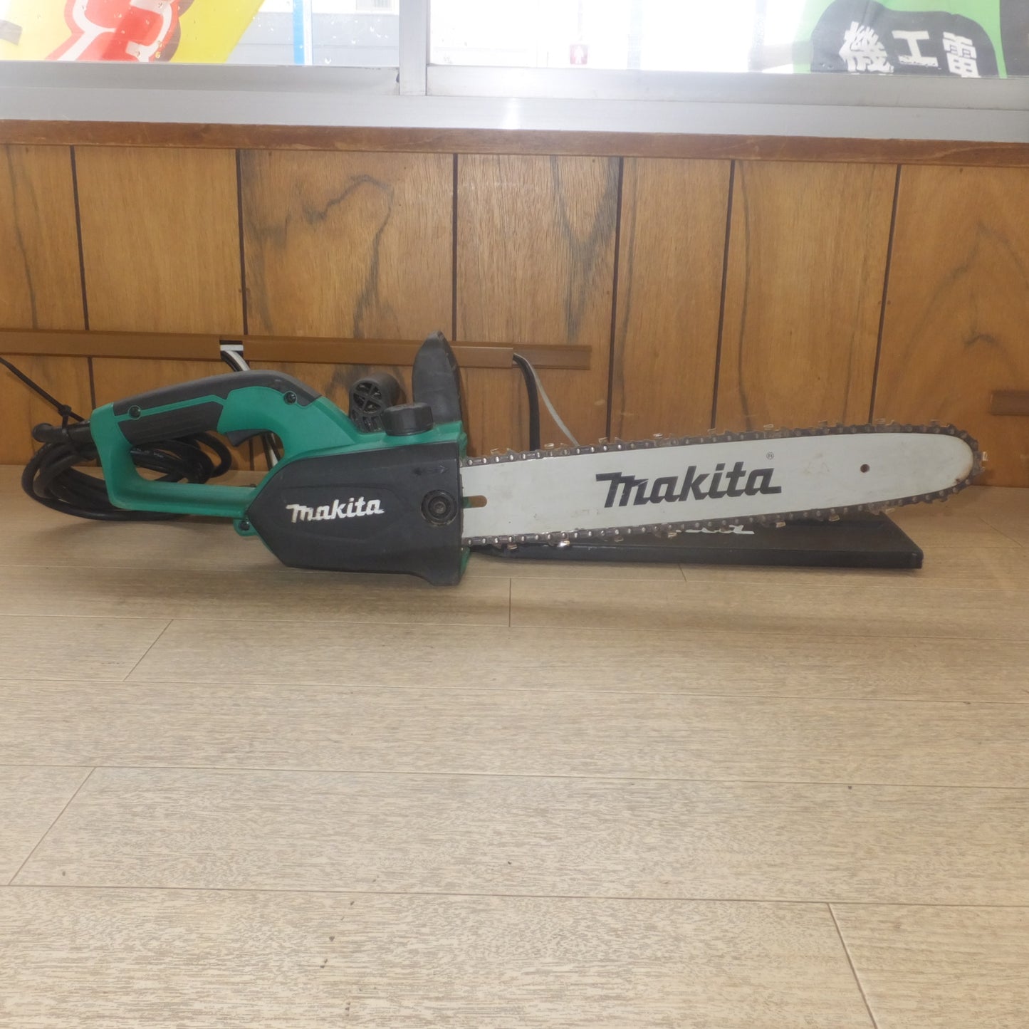 [送料無料] ★マキタ makita 350mm 電気チェンソー M504　100V～ 8.1A 50-60Hz 770W★
