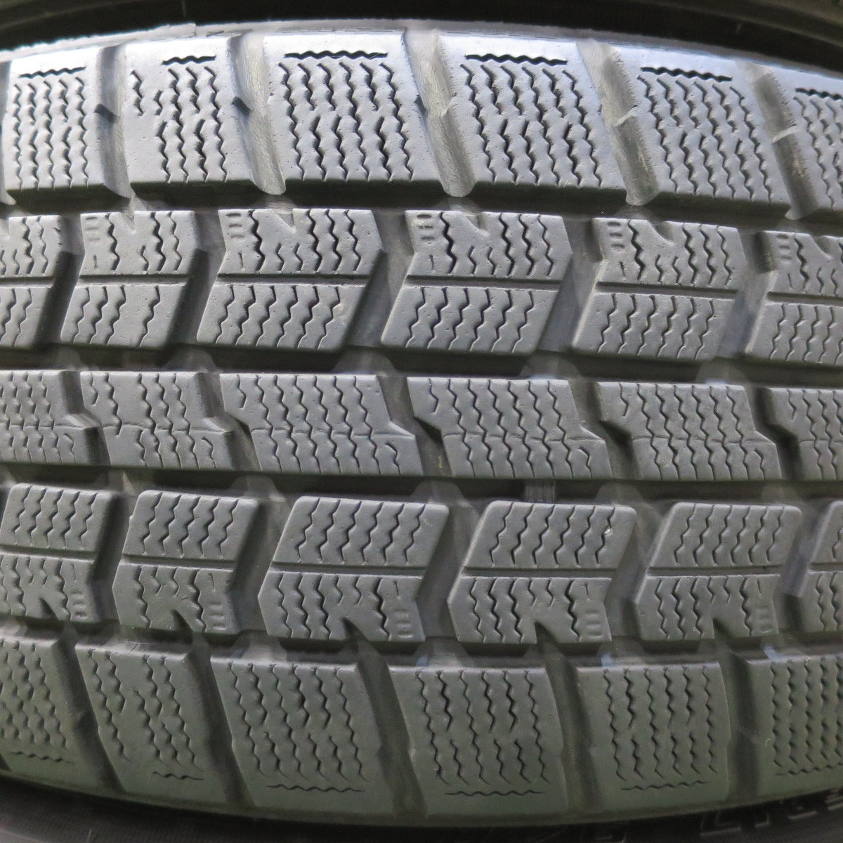バリ溝！キレイ！8.5分★スタッドレス 215/55R17 グッドイヤー アイスナビ7 RiZLEY ライツレー 17インチ PCD114.3/5H★5070201イス