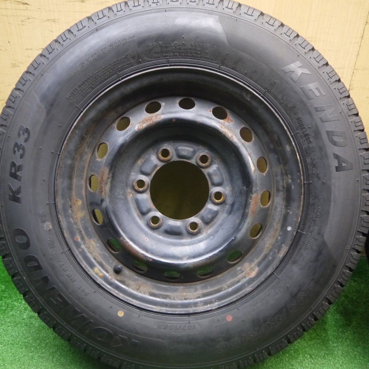 バリ溝！24年！9.5分！2本★ハイエース 等 195/80R15 107/105R ケンダ KOMENDO KR33 スチール ホイール 15インチ PCD139.7/6H★6010511Hノ