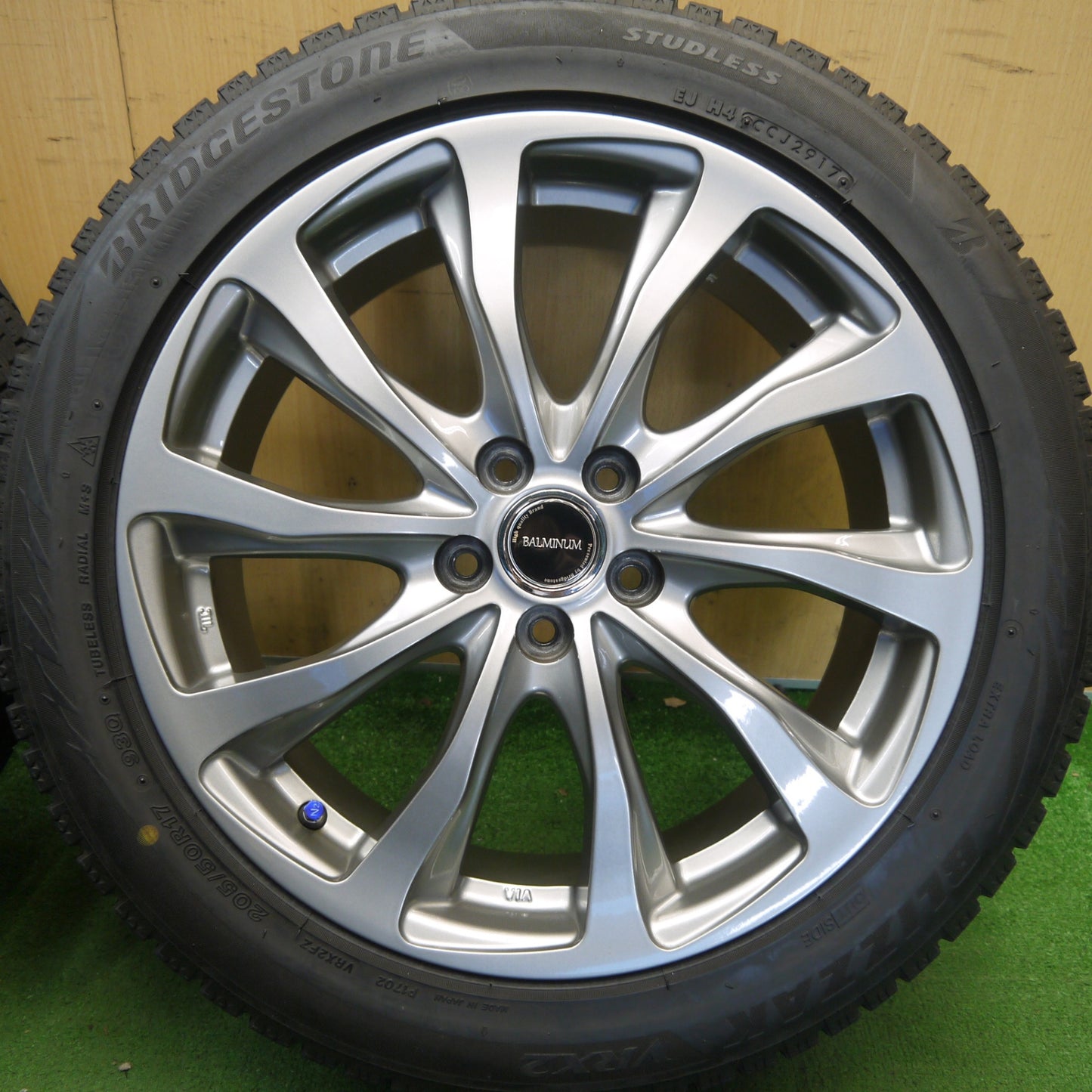 バリ溝！キレイ！9分◎インプレッサ 等 205/50R17 スタッドレス ブリヂストン ブリザック VRX2 BALMINUM TR10 バルミナ 17インチ PCD100/5H◎6070101Hス