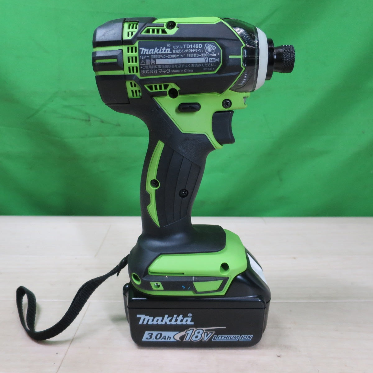 [送料無料] ほぼ未使用！バッテリー2個☆マキタ 充電式 インパクトドライバ TD149D RFXL 電動 工具 充電器 DC18RF makita 18V 3.0Ah ライム☆
