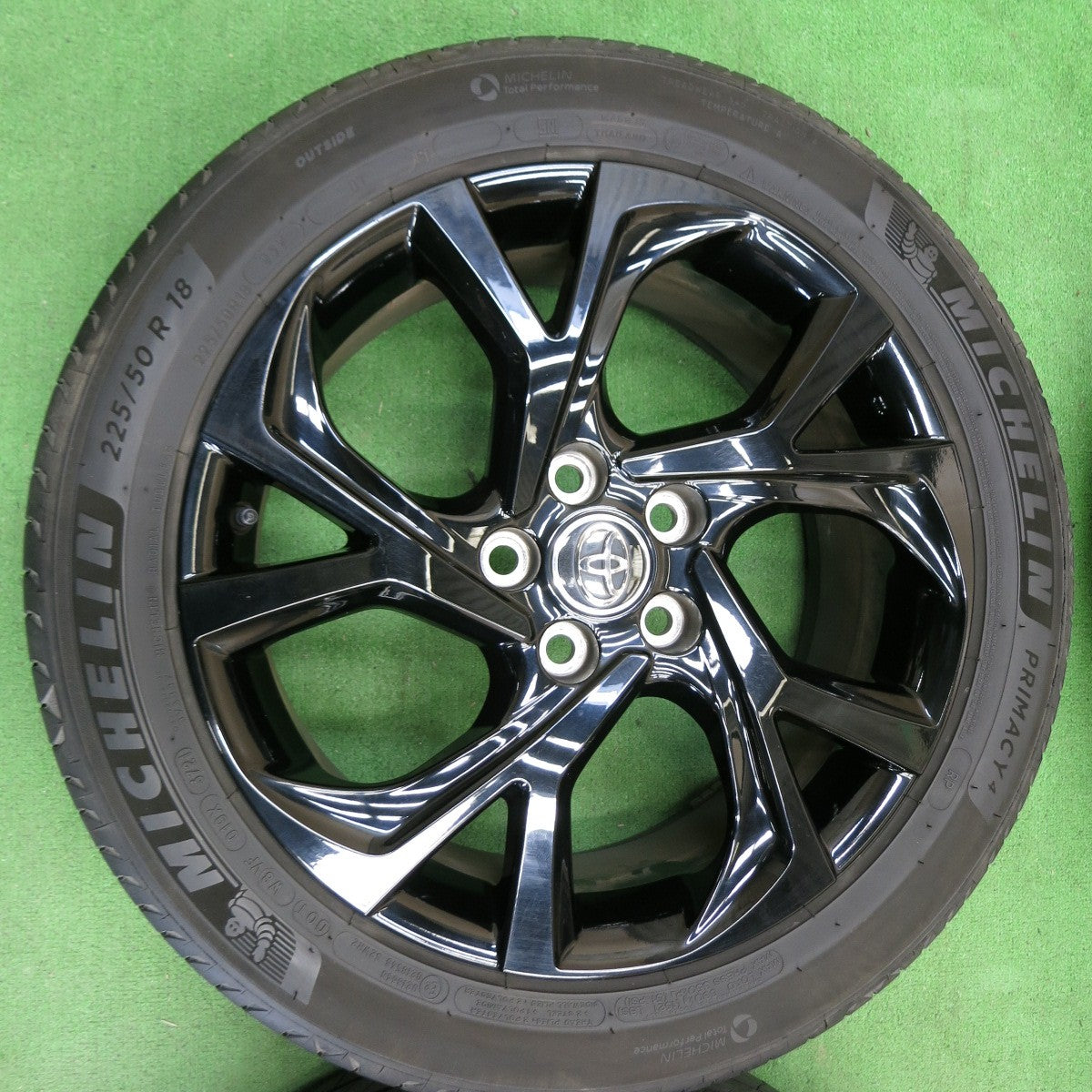 *送料無料* バリ溝！21年！キレイ！8.5分★トヨタ CH-R 純正 225/50R18 ミシュラン プライマシー4 18インチ PCD114.3/5H CHR★4071006SYノ