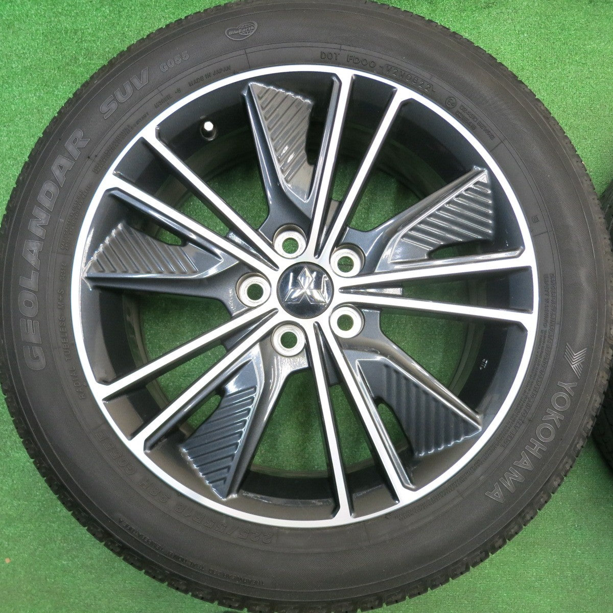 バリ溝！22年！キレイ！9.5分★三菱 デリカ D:5 アーバンギア 純正 225/55R18 ヨコハマ ジオランダー SUV G055 G055E 18インチ D5 PCD114.3/5H★5110805HAノ